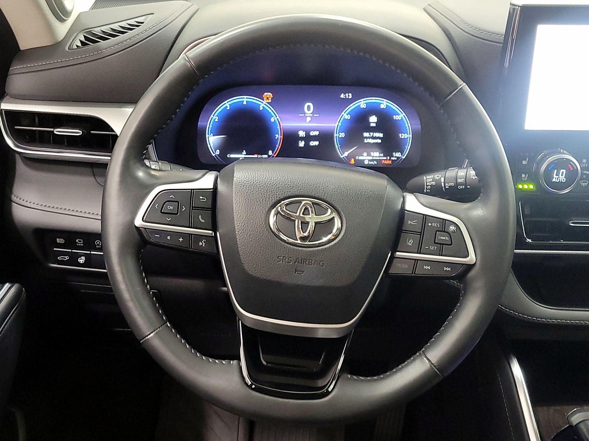 Thumbnail: 2023 Toyota Highlander - 10