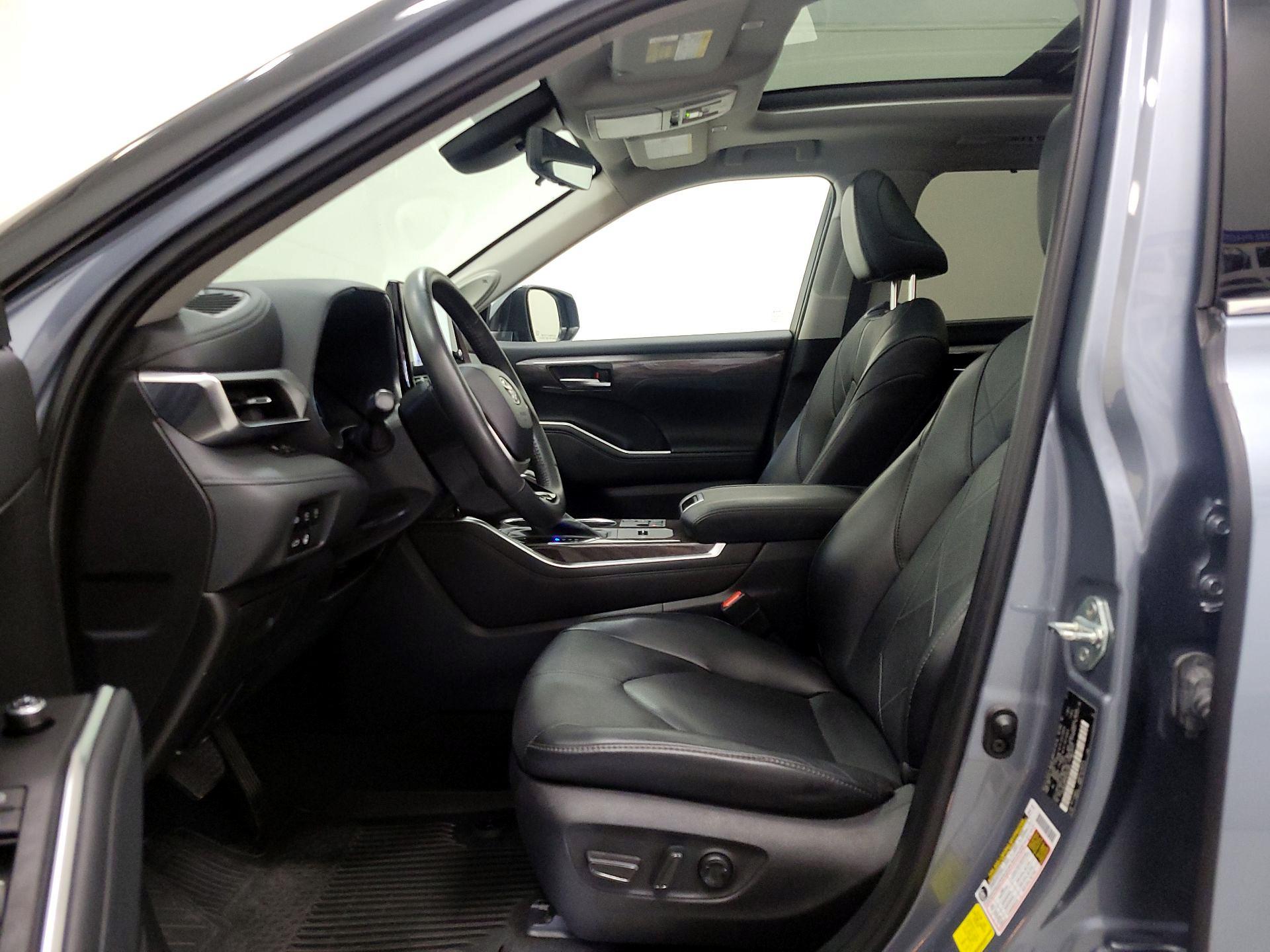 Thumbnail: 2023 Toyota Highlander - 11