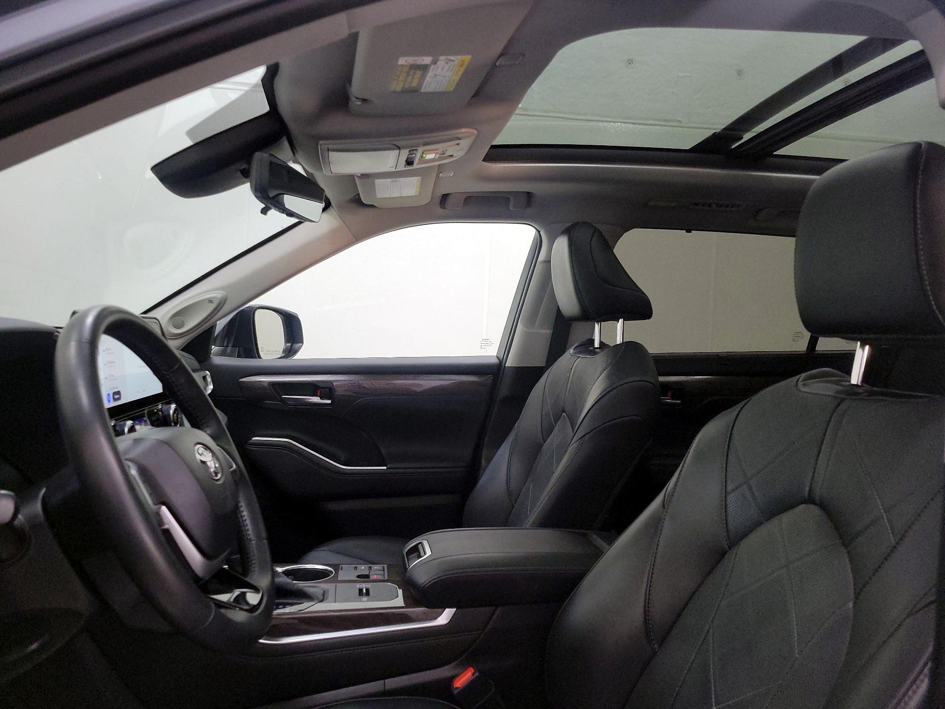 Thumbnail: 2023 Toyota Highlander - 19