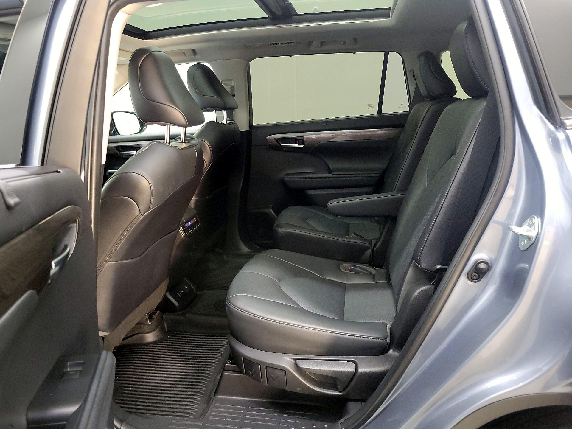 Thumbnail: 2023 Toyota Highlander - 20