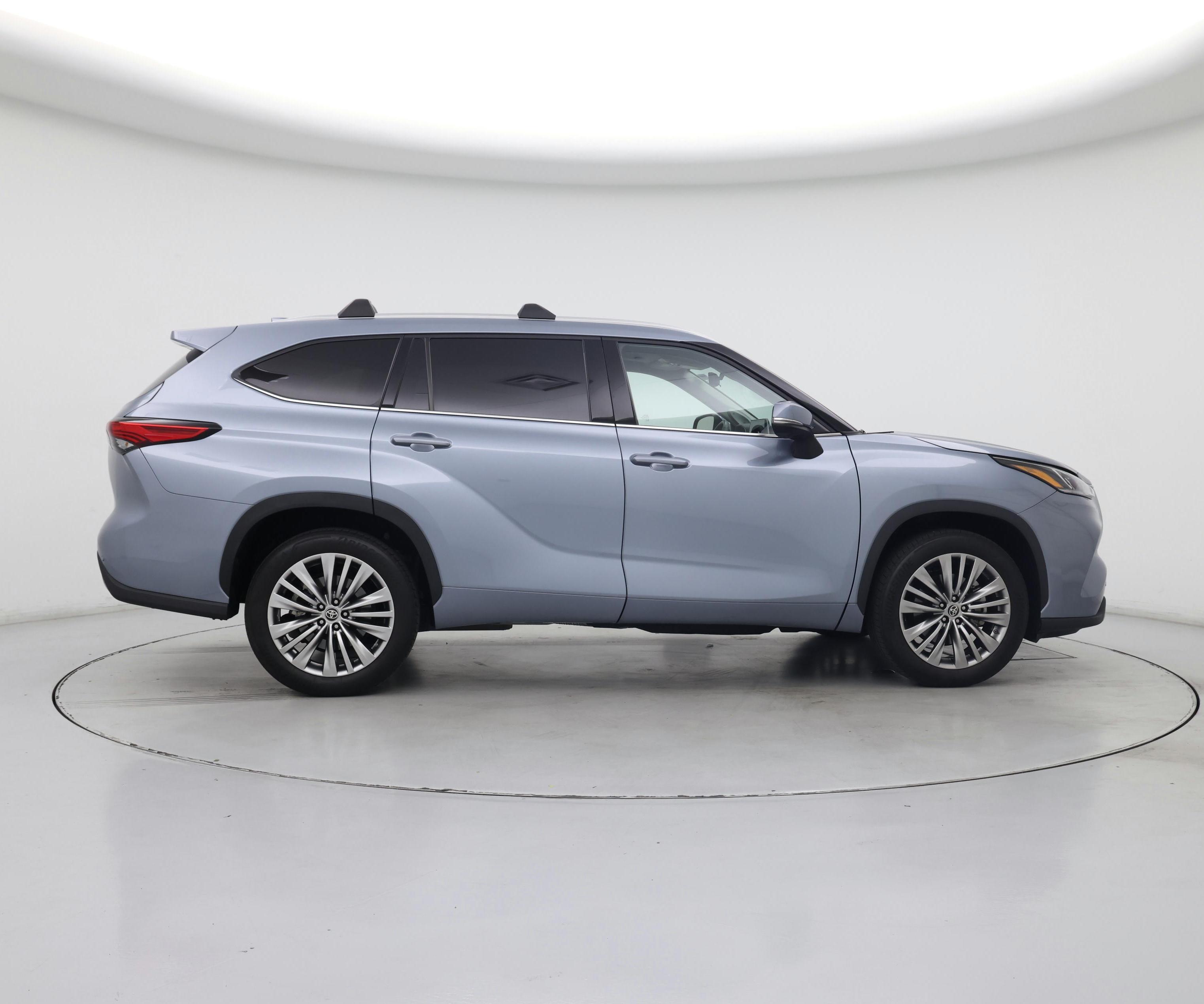 Thumbnail: 2023 Toyota Highlander - 7