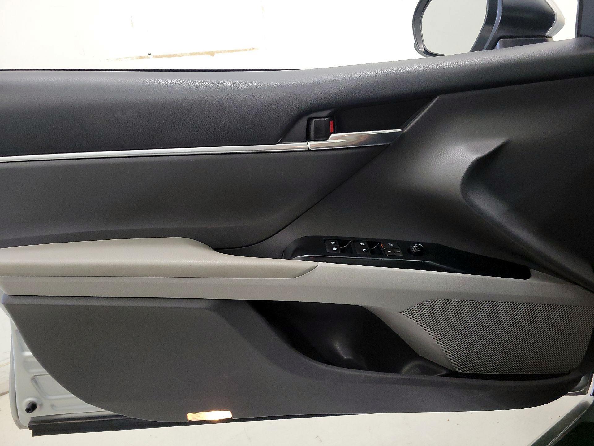 Thumbnail: 2018 Toyota Camry - 12