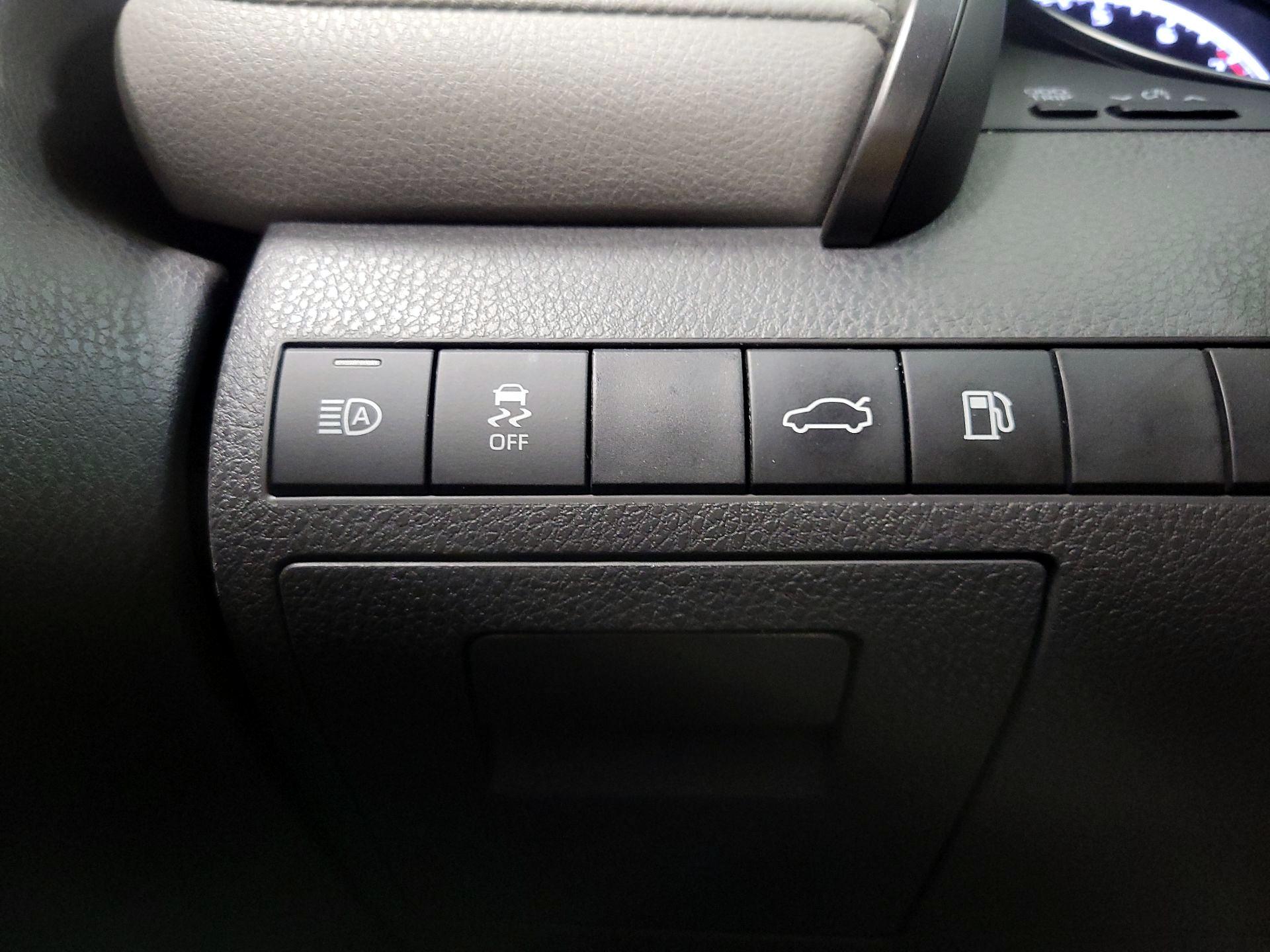 Thumbnail: 2018 Toyota Camry - 13