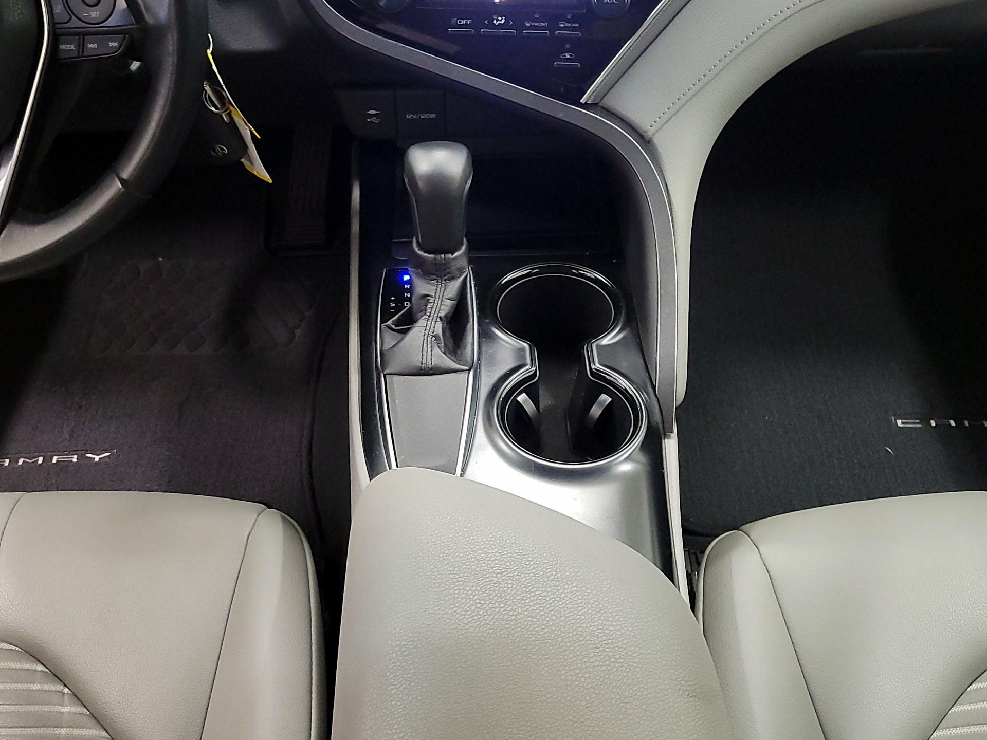 Thumbnail: 2018 Toyota Camry - 17