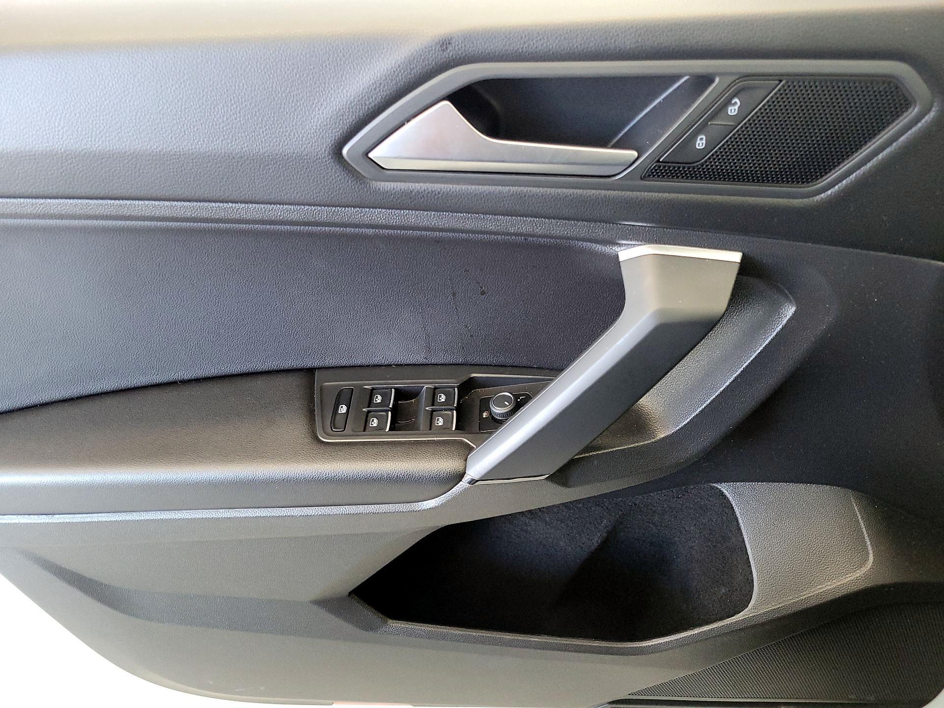 Thumbnail: 2019 Volkswagen Tiguan - 12