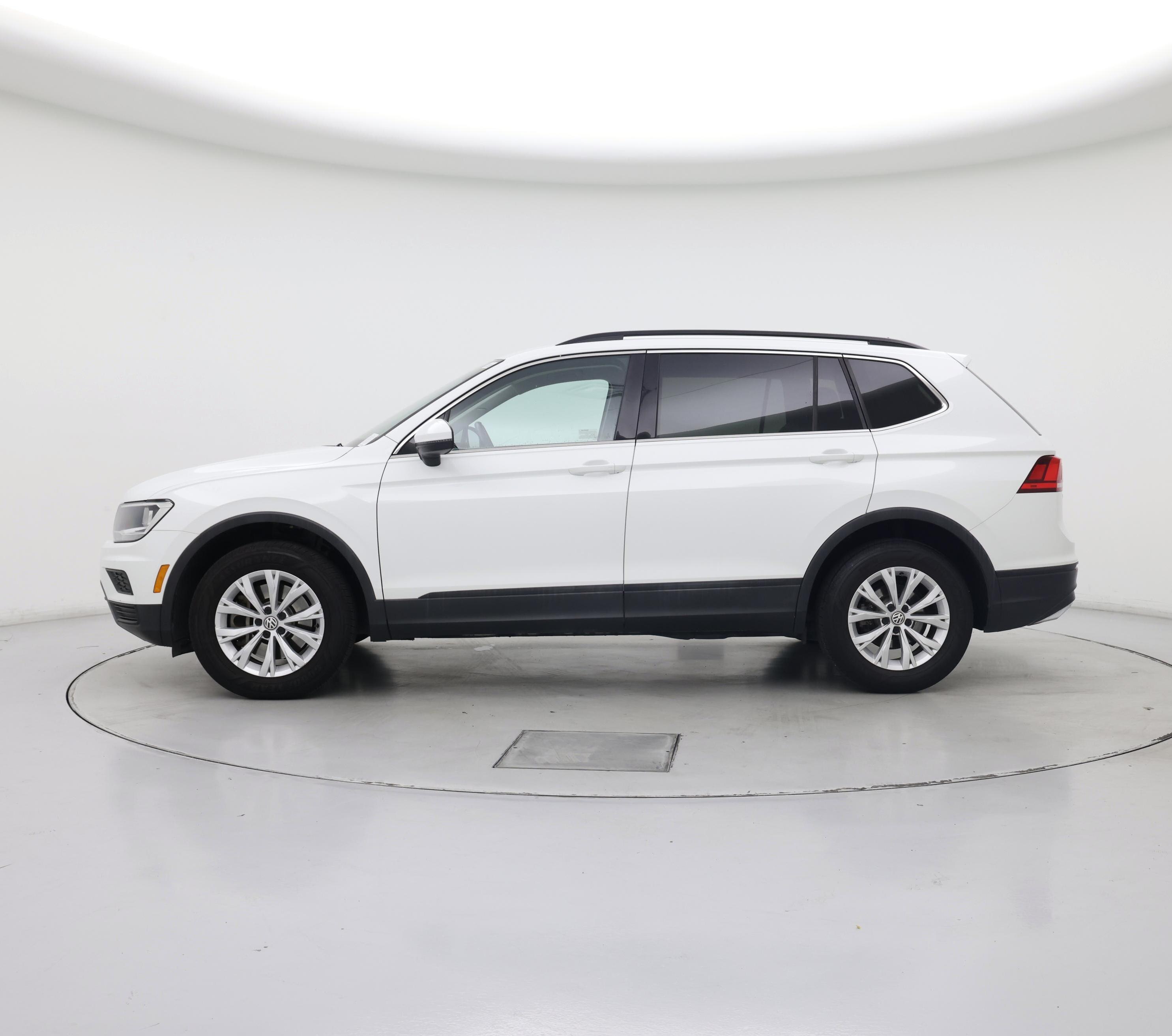 Thumbnail: 2019 Volkswagen Tiguan - 3