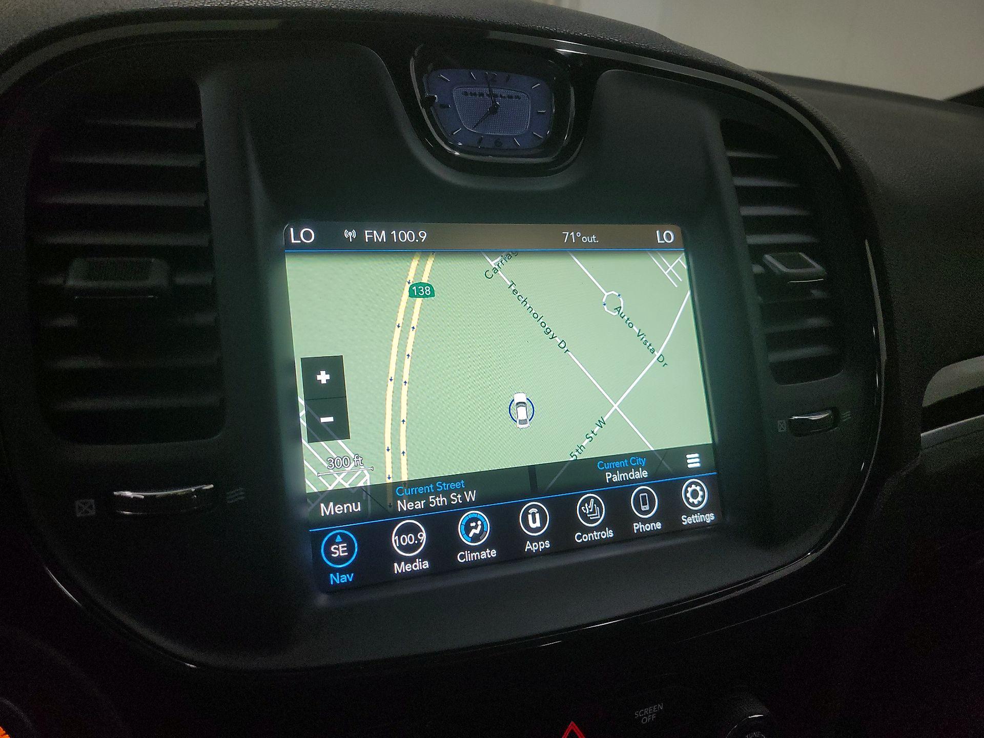 Thumbnail: 2022 Chrysler 300 - 14