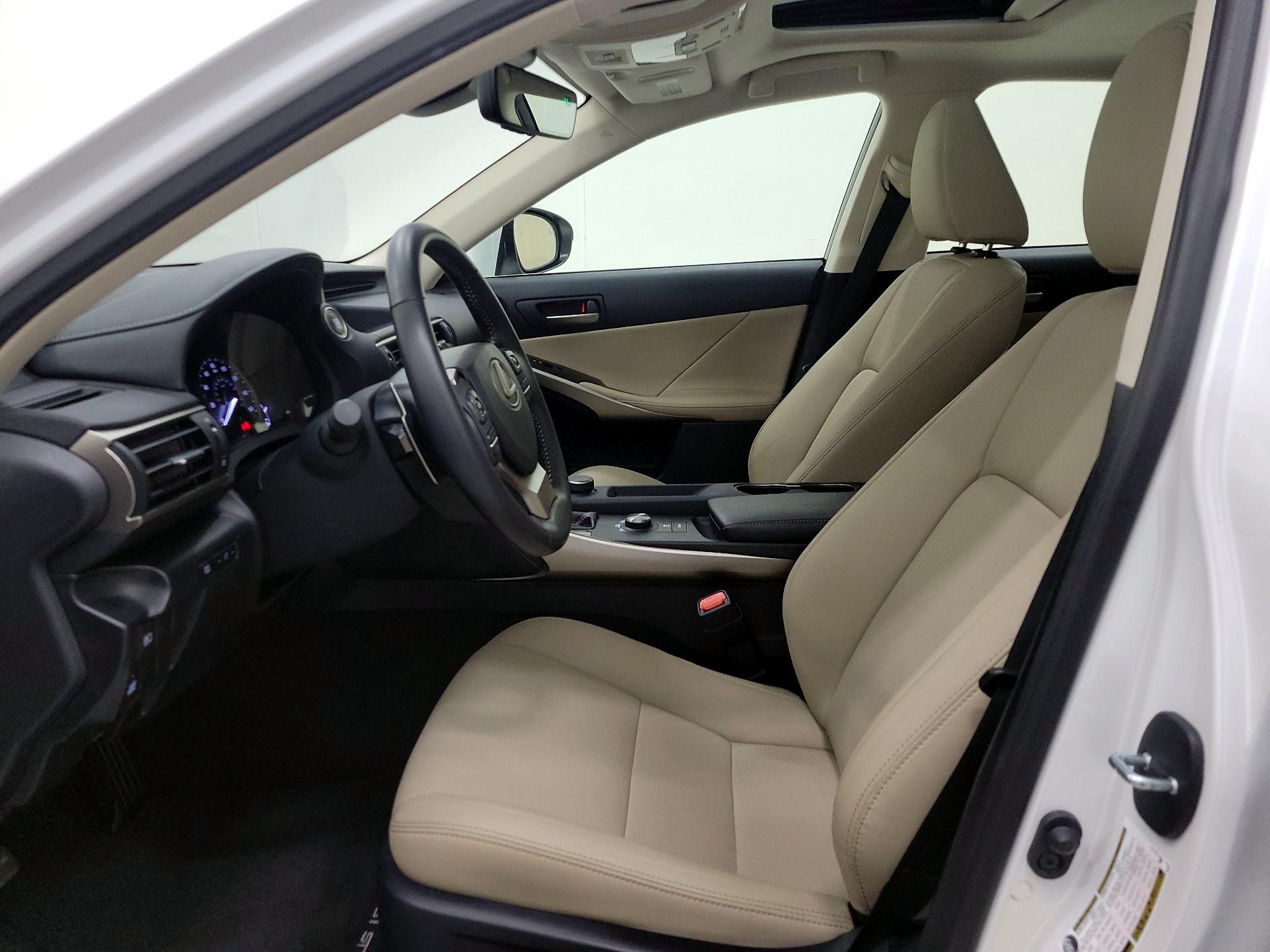 Thumbnail: 2019 Lexus IS - 11