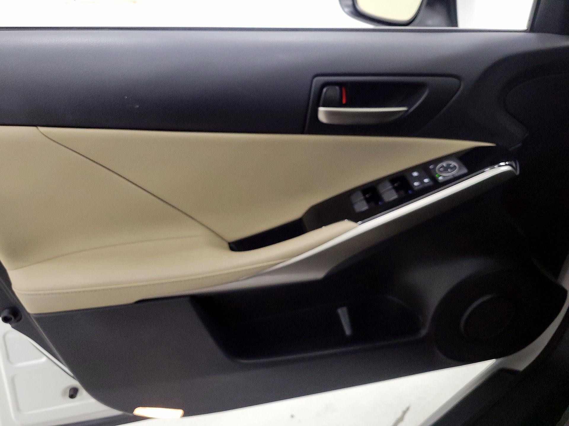 Thumbnail: 2019 Lexus IS - 12