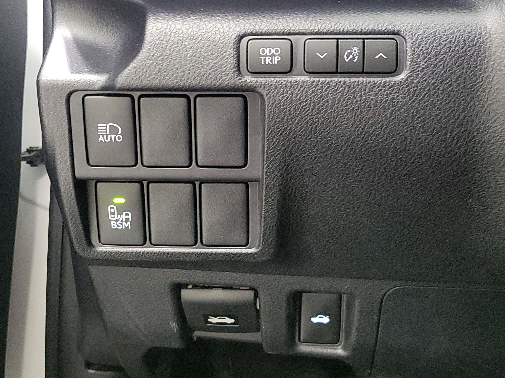 Thumbnail: 2019 Lexus IS - 13