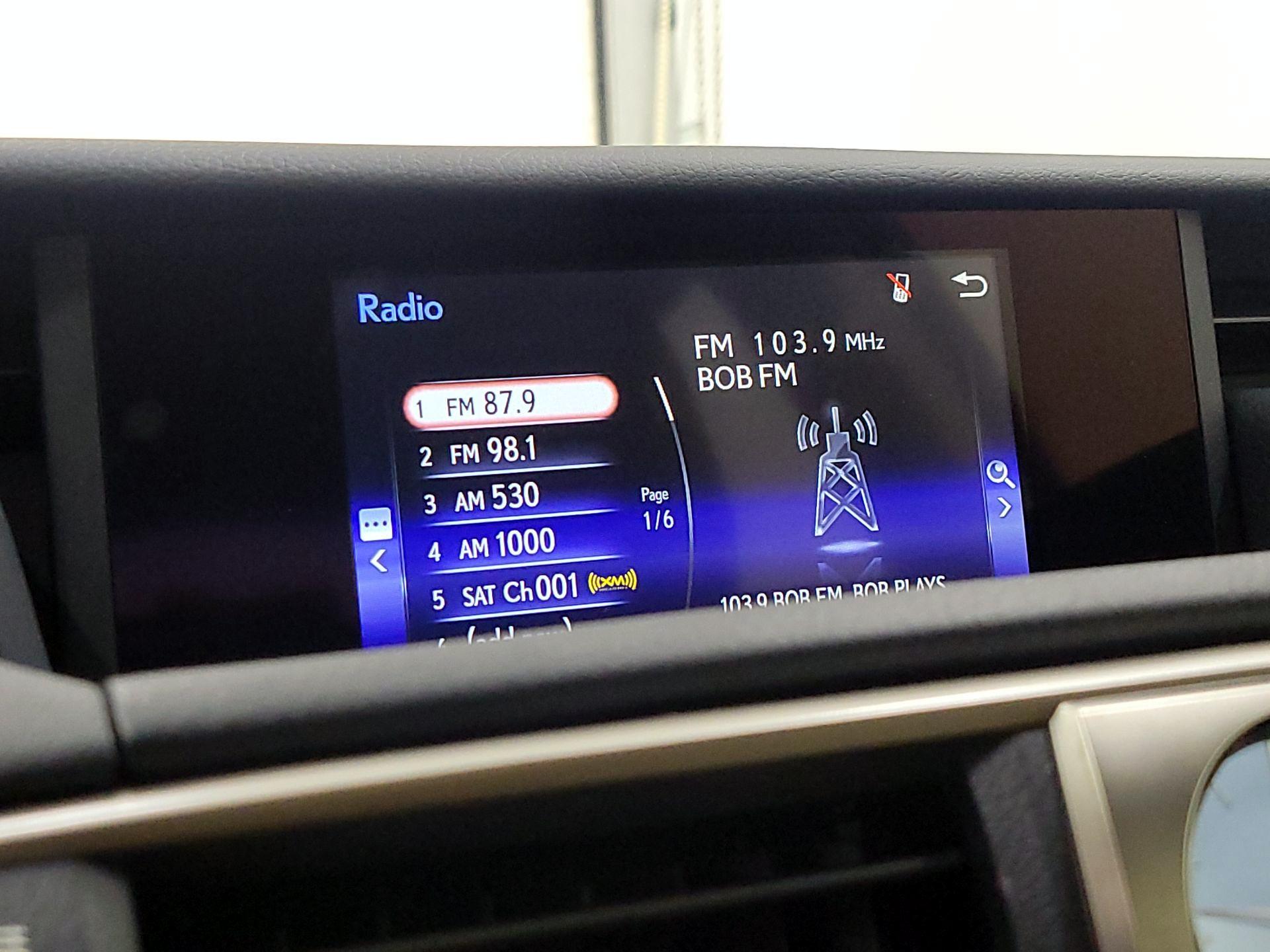 Thumbnail: 2019 Lexus IS - 15