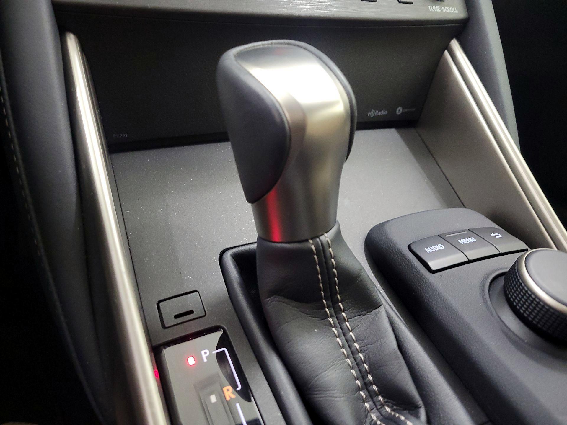 Thumbnail: 2019 Lexus IS - 17