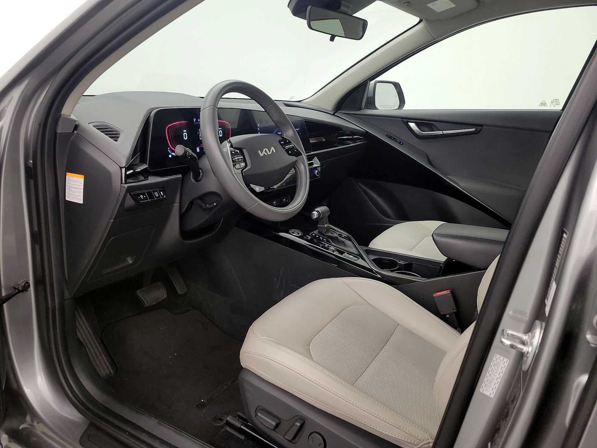 Thumbnail: 2023 Kia Niro - 11