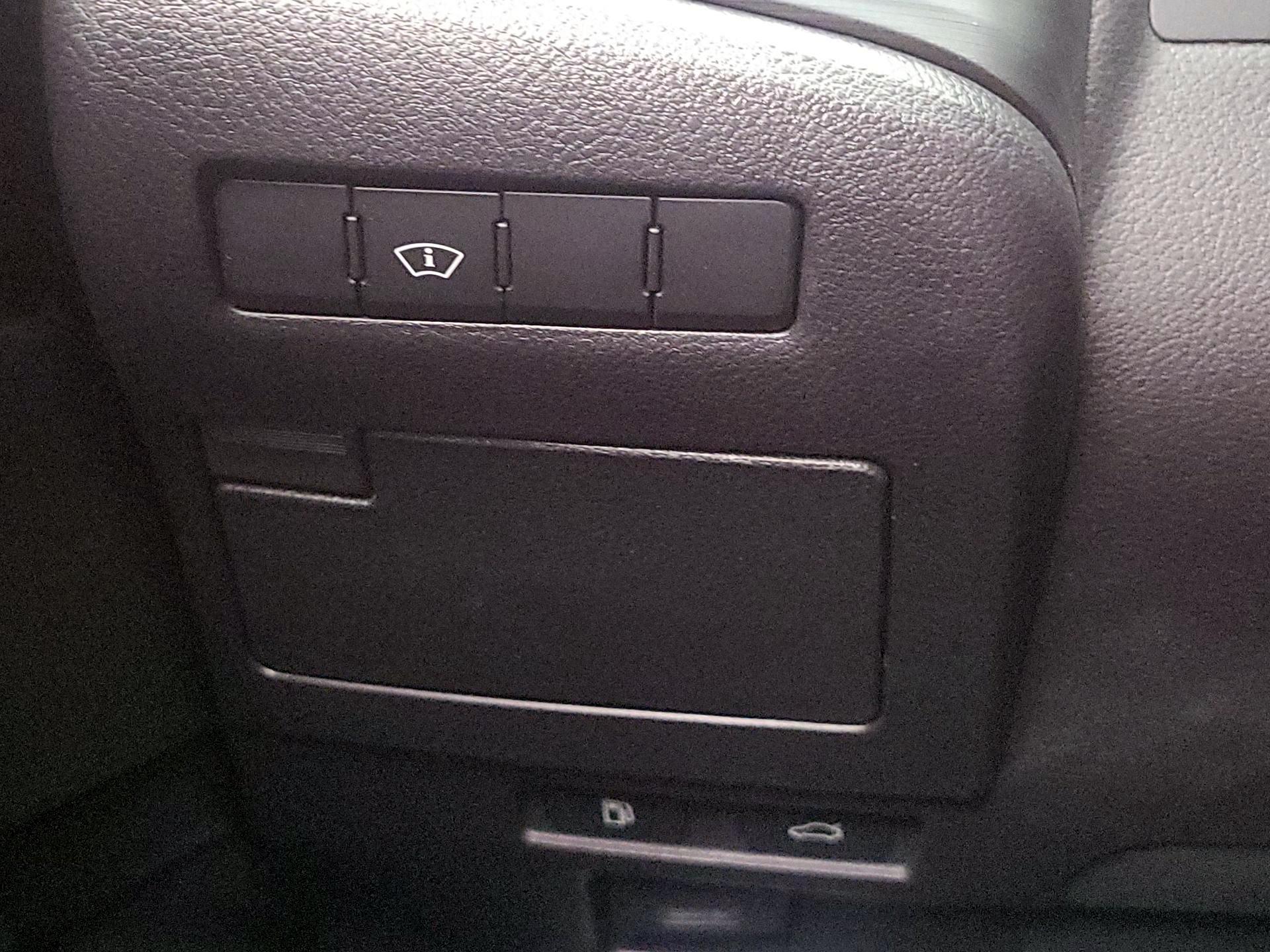 Thumbnail: 2020 Lexus ES - 13