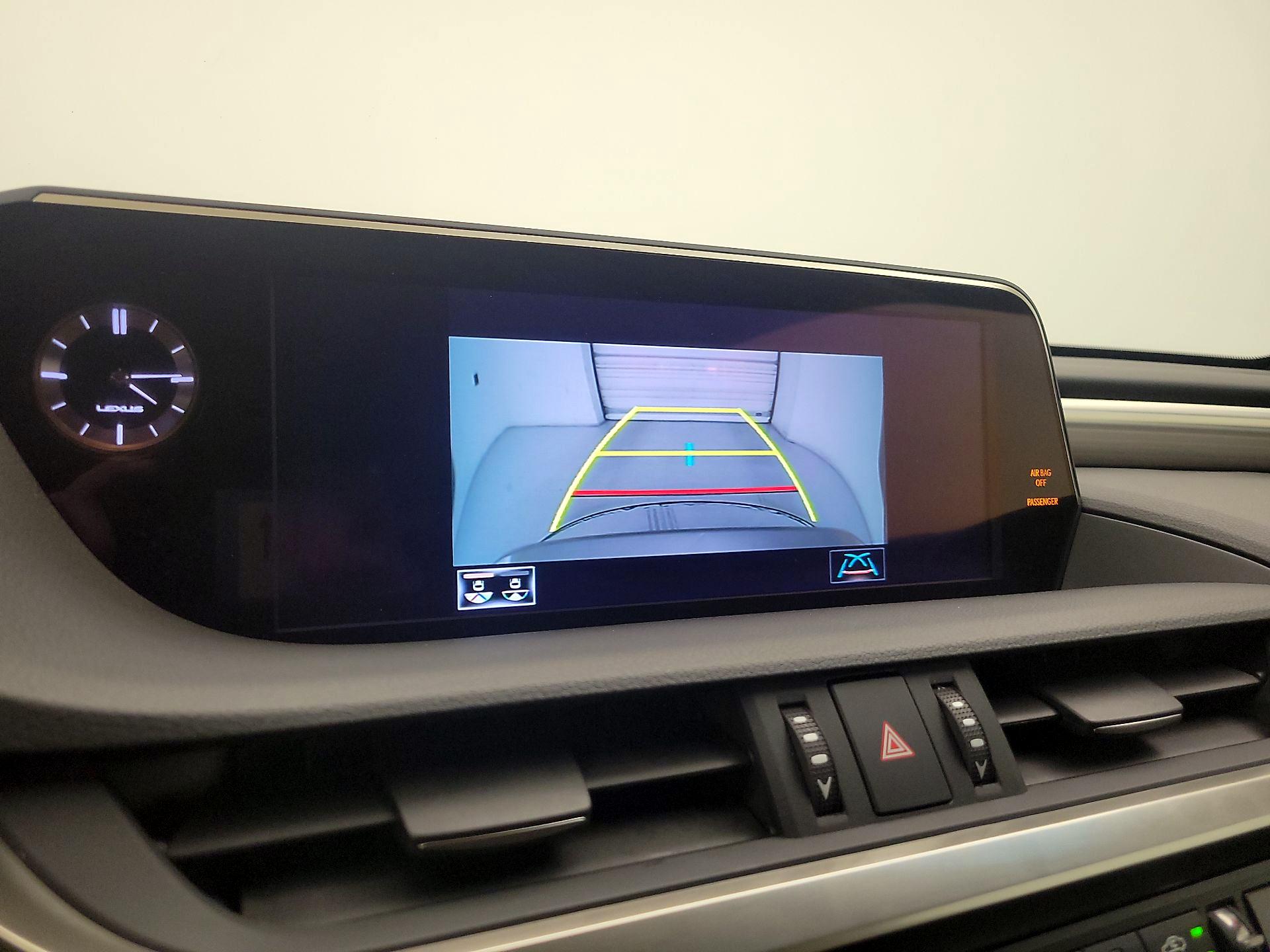 Thumbnail: 2020 Lexus ES - 15