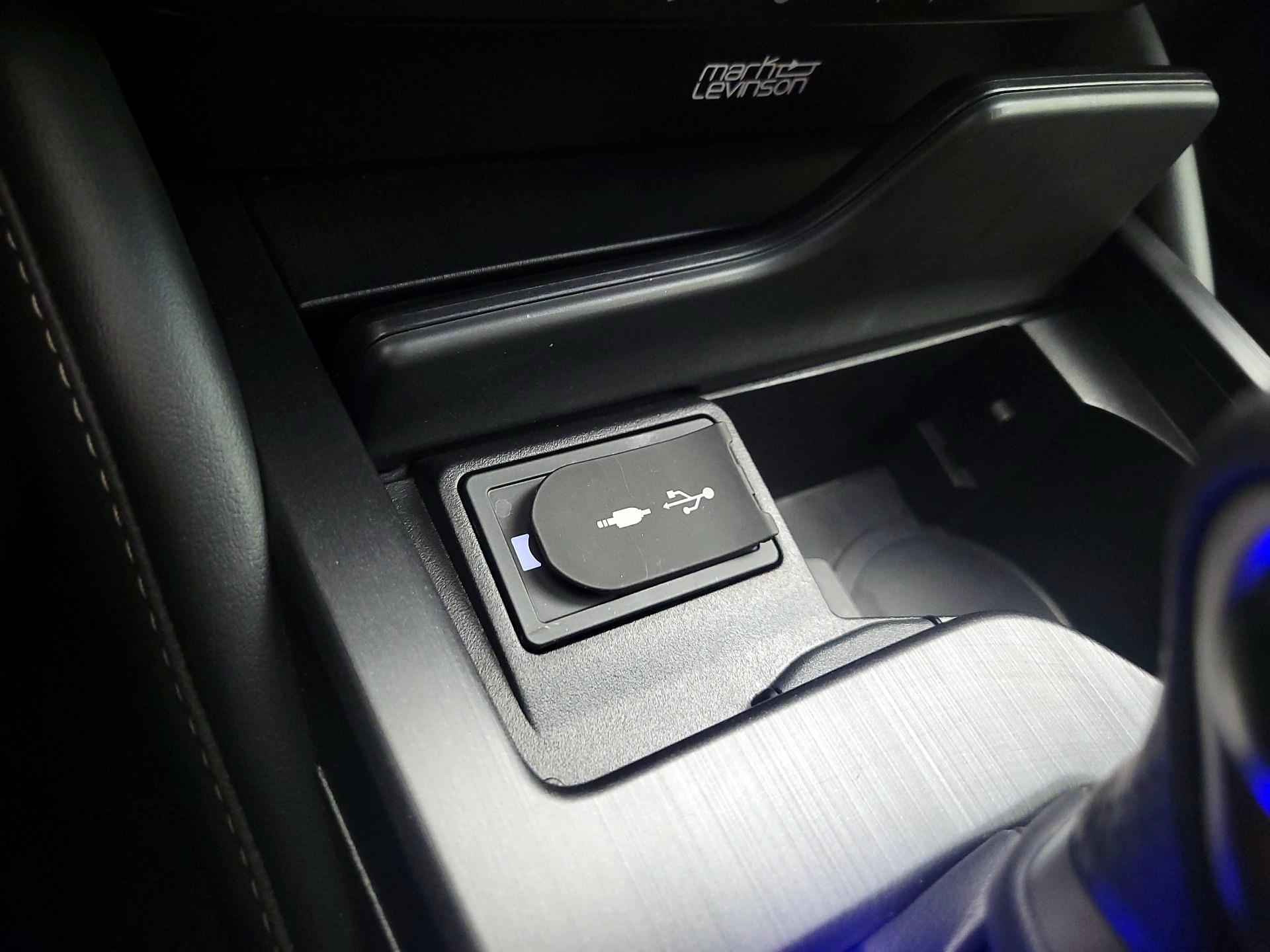 Thumbnail: 2020 Lexus ES - 19