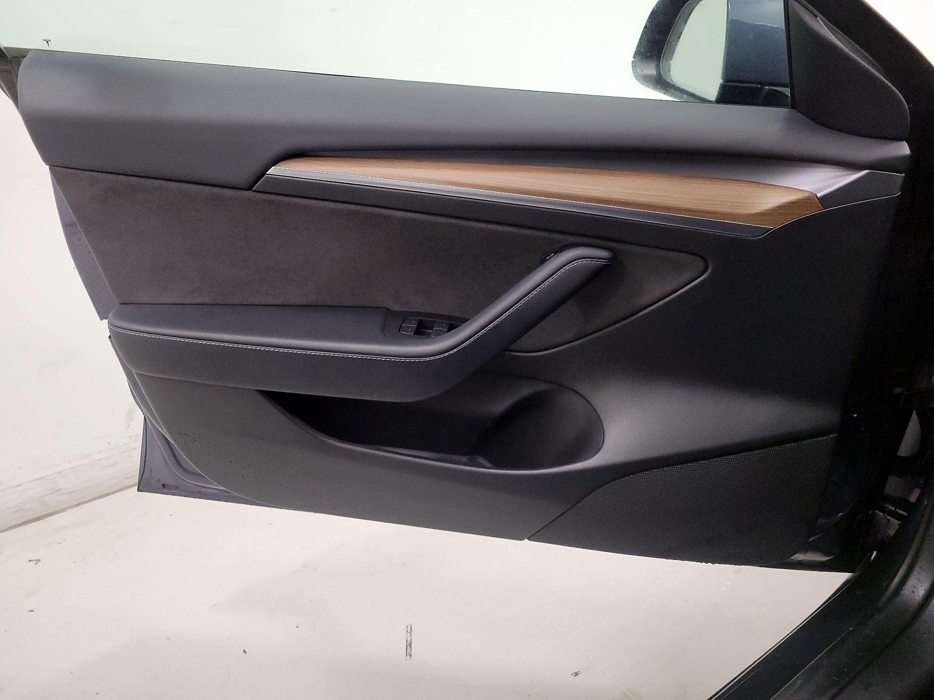 Thumbnail: 2023 Tesla Model 3 - 12