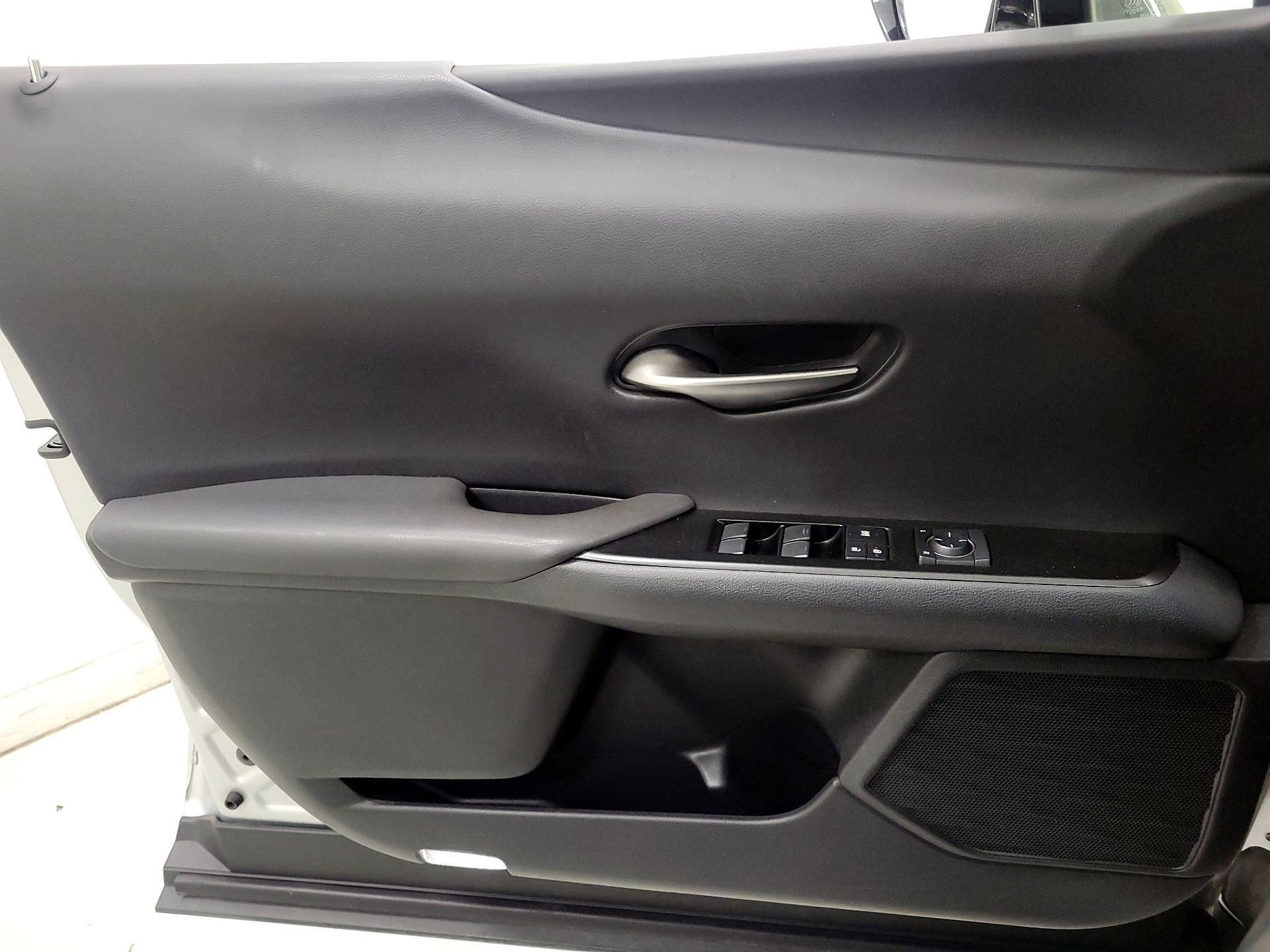 Thumbnail: 2019 Lexus UX - 12