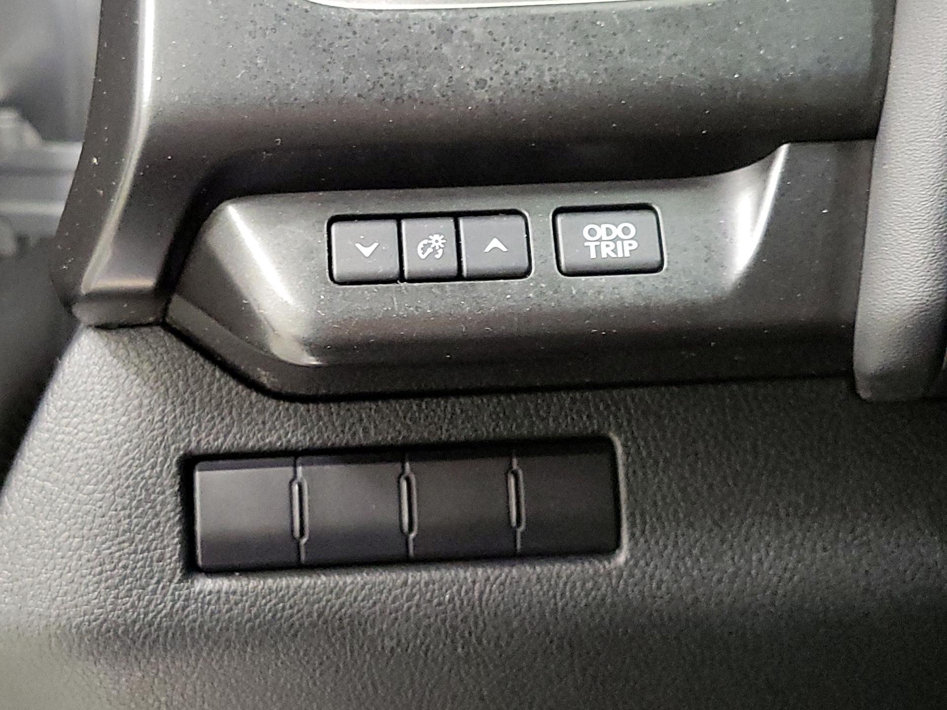 Thumbnail: 2019 Lexus UX - 13