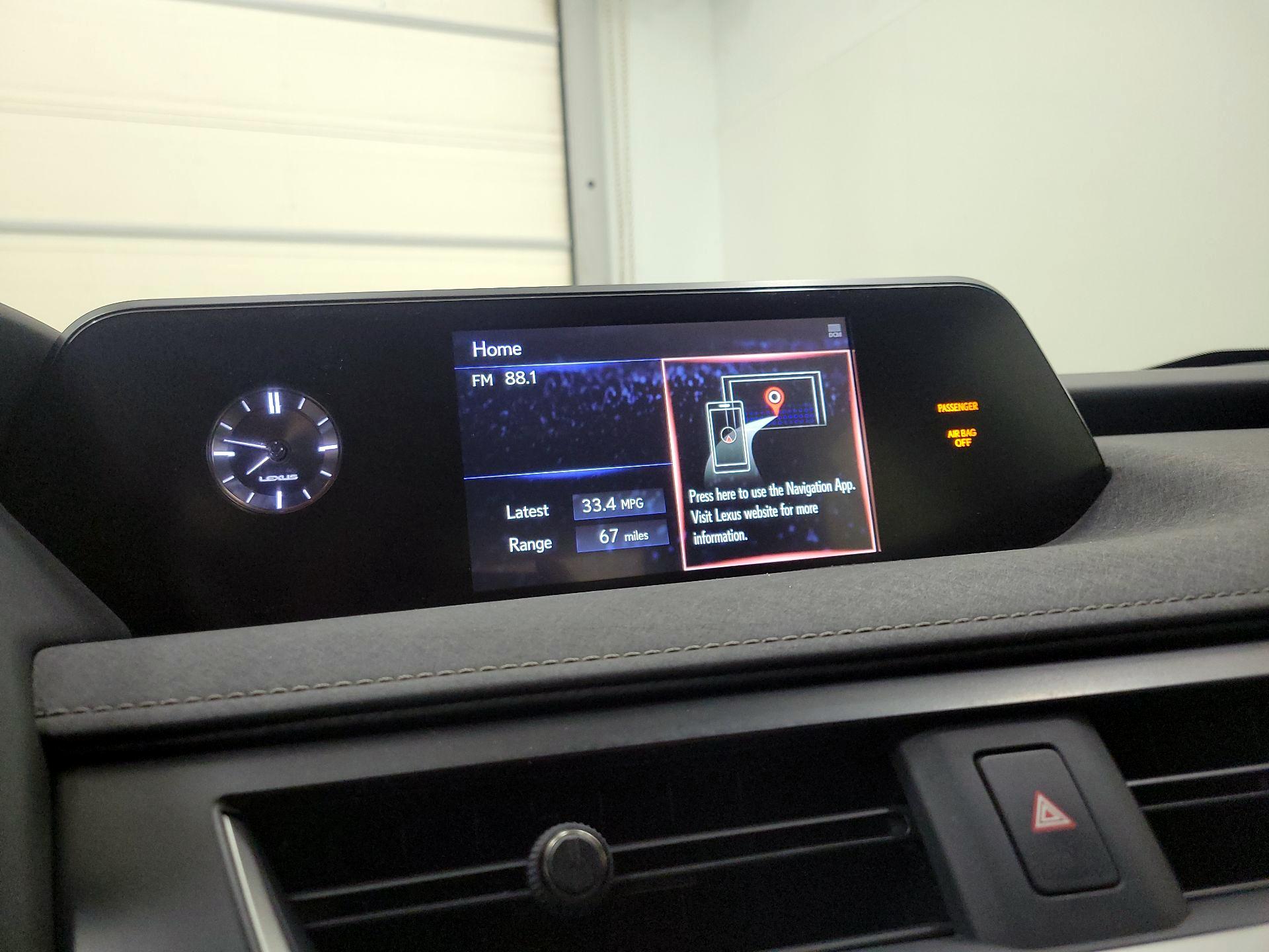 Thumbnail: 2019 Lexus UX - 15