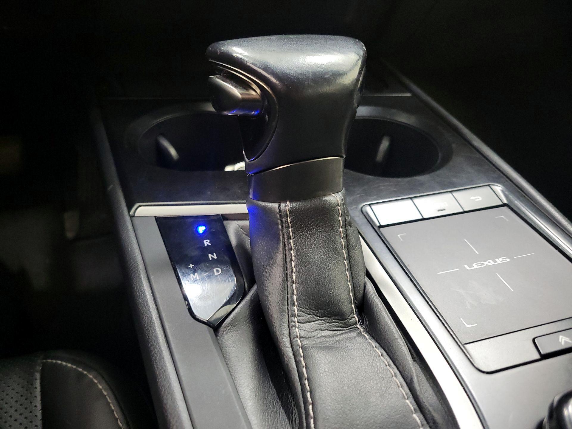 Thumbnail: 2019 Lexus UX - 17