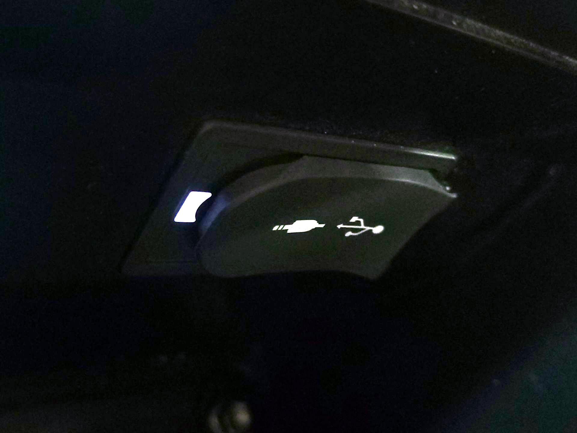 Thumbnail: 2019 Lexus UX - 18