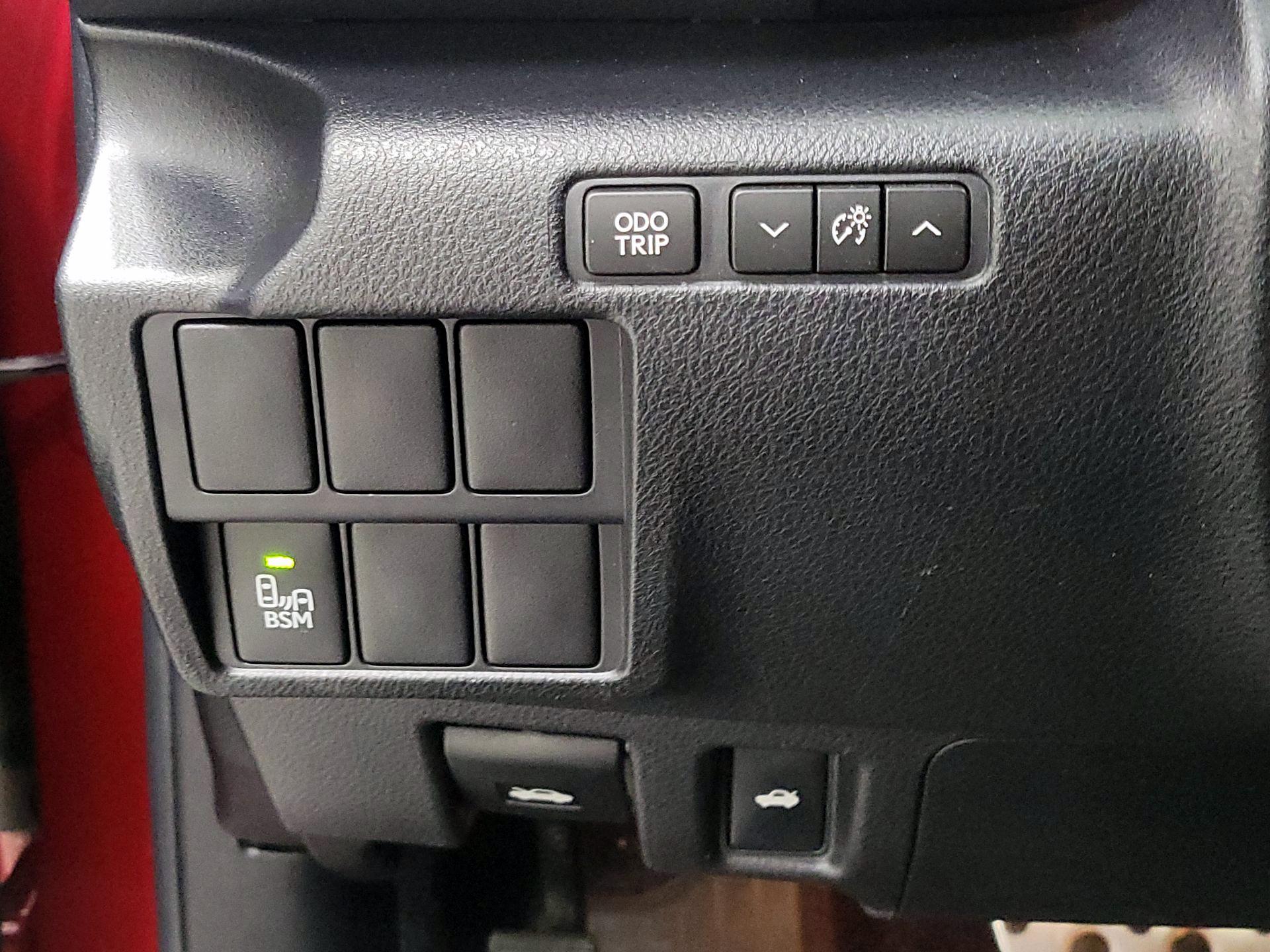 Thumbnail: 2014 Lexus IS - 13