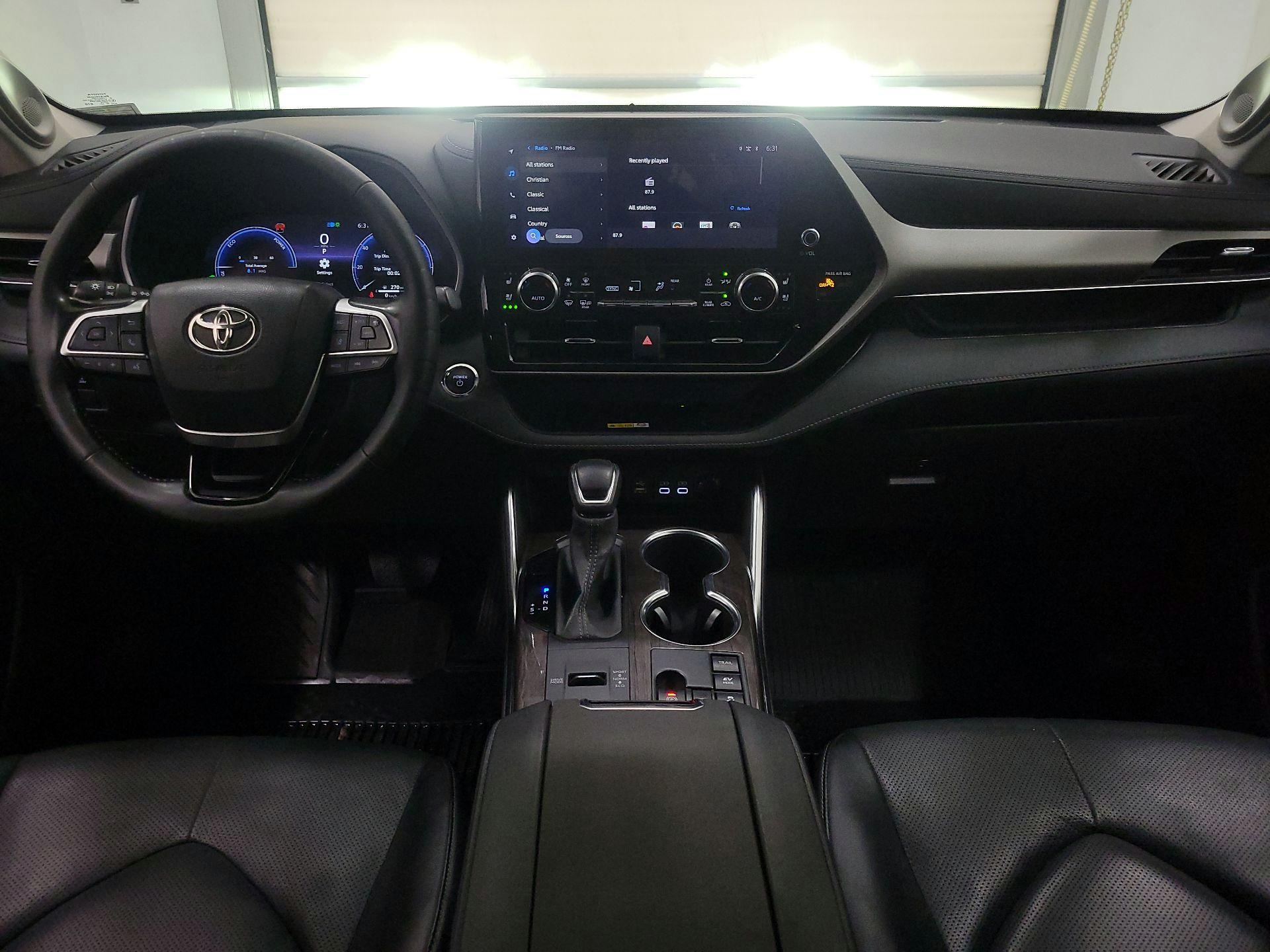 Thumbnail: 2023 Toyota Highlander - 9