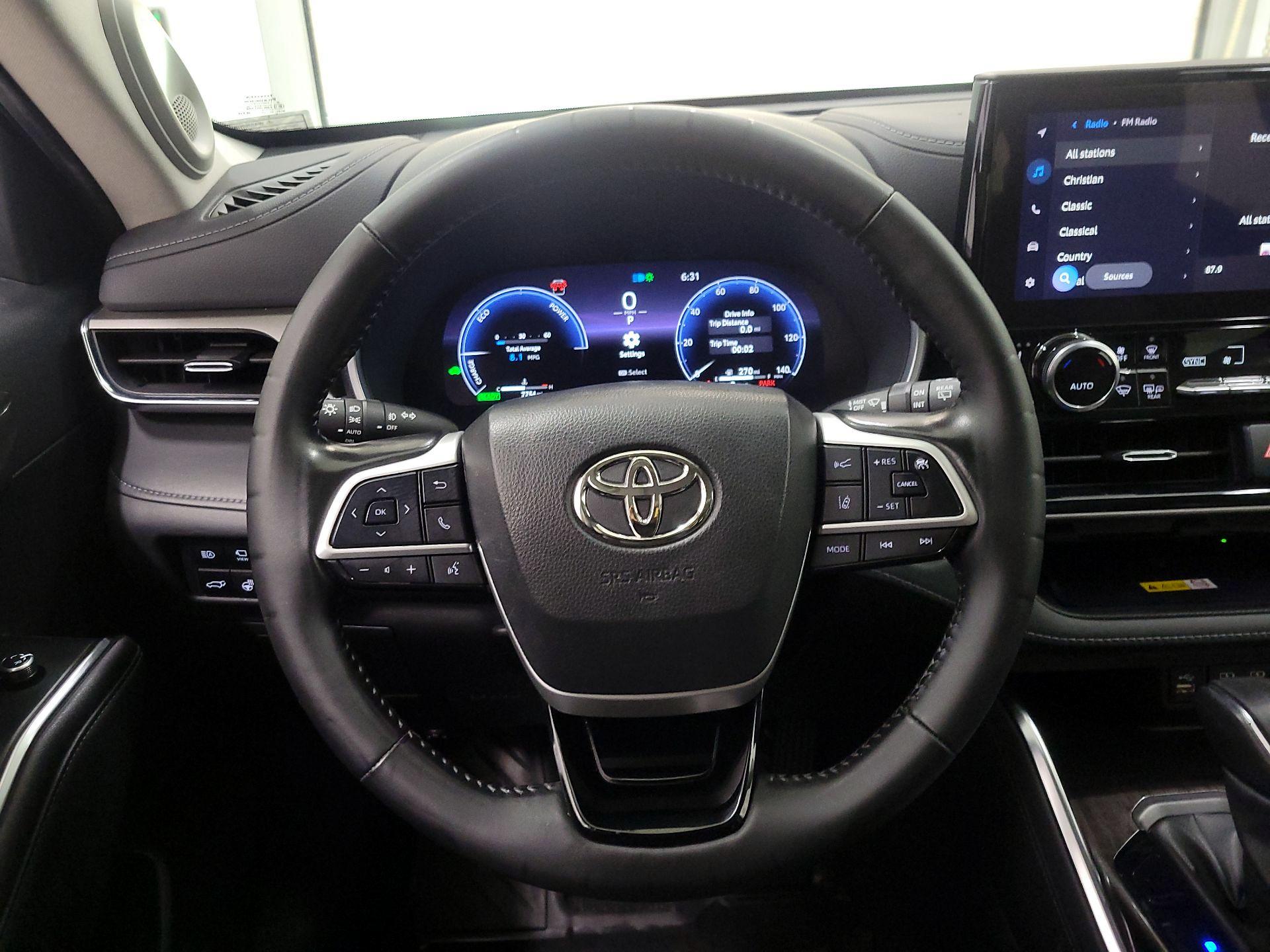 Thumbnail: 2023 Toyota Highlander - 10