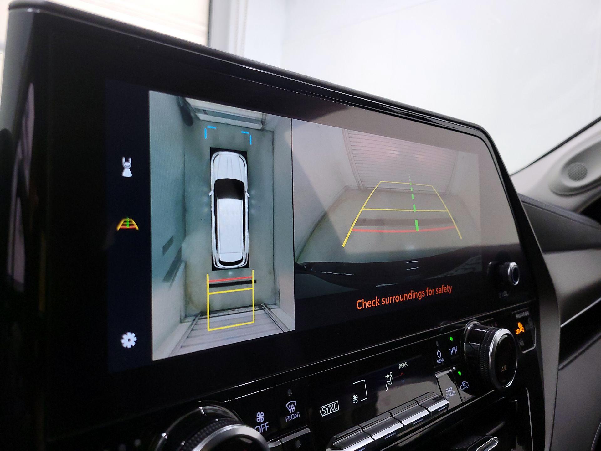 Thumbnail: 2023 Toyota Highlander - 14