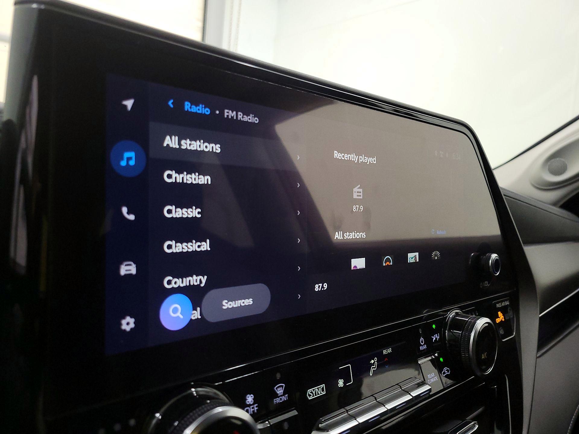 Thumbnail: 2023 Toyota Highlander - 15