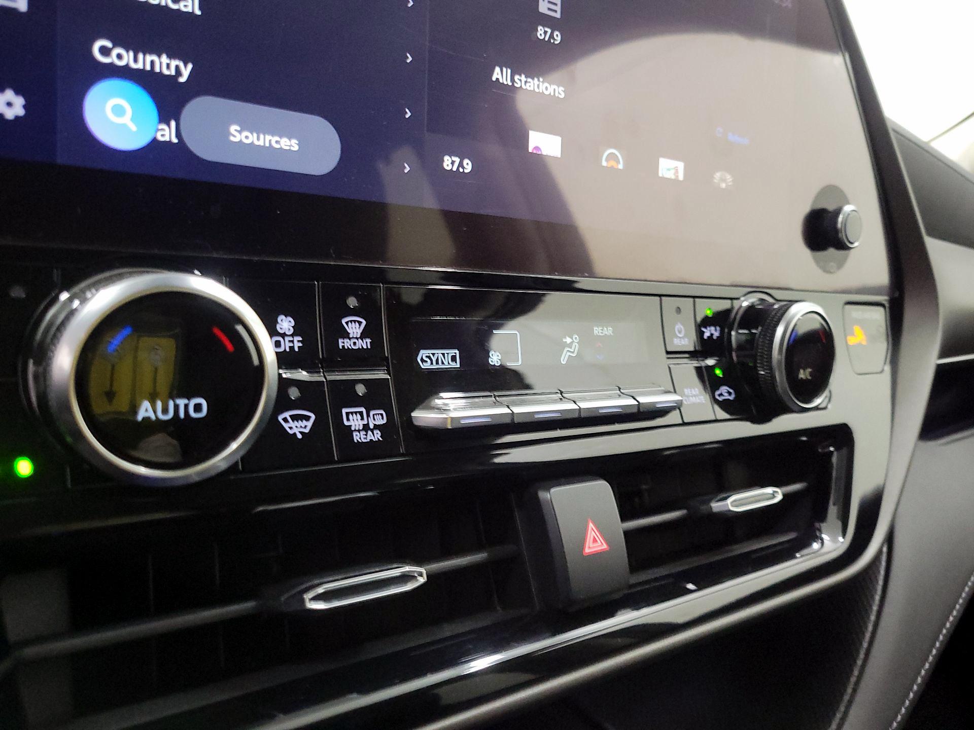 Thumbnail: 2023 Toyota Highlander - 16