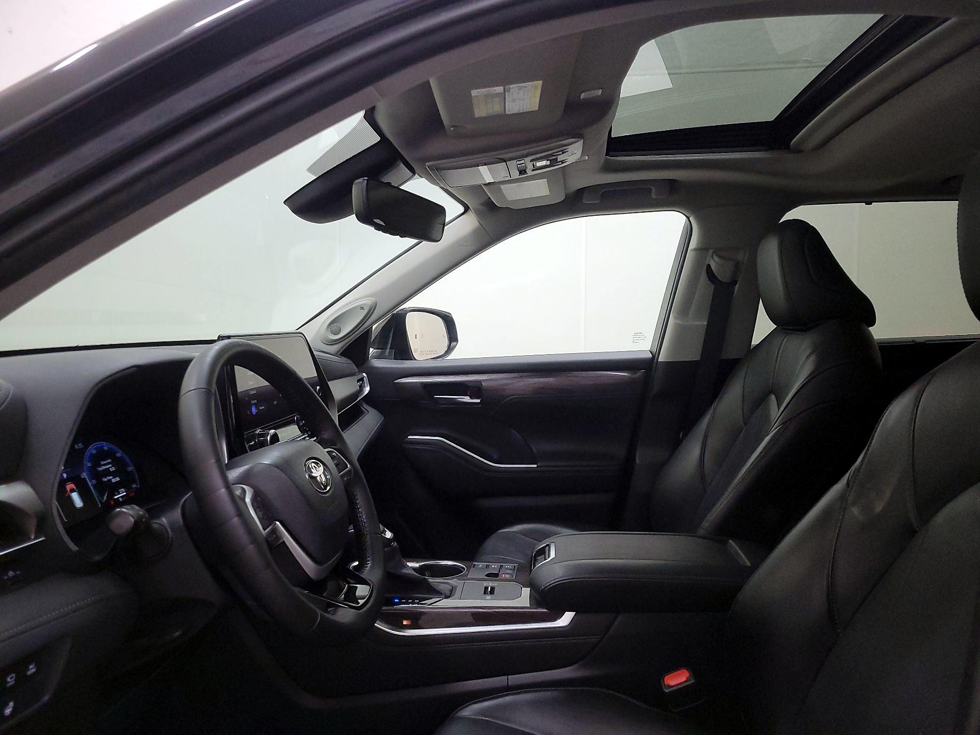 Thumbnail: 2023 Toyota Highlander - 19