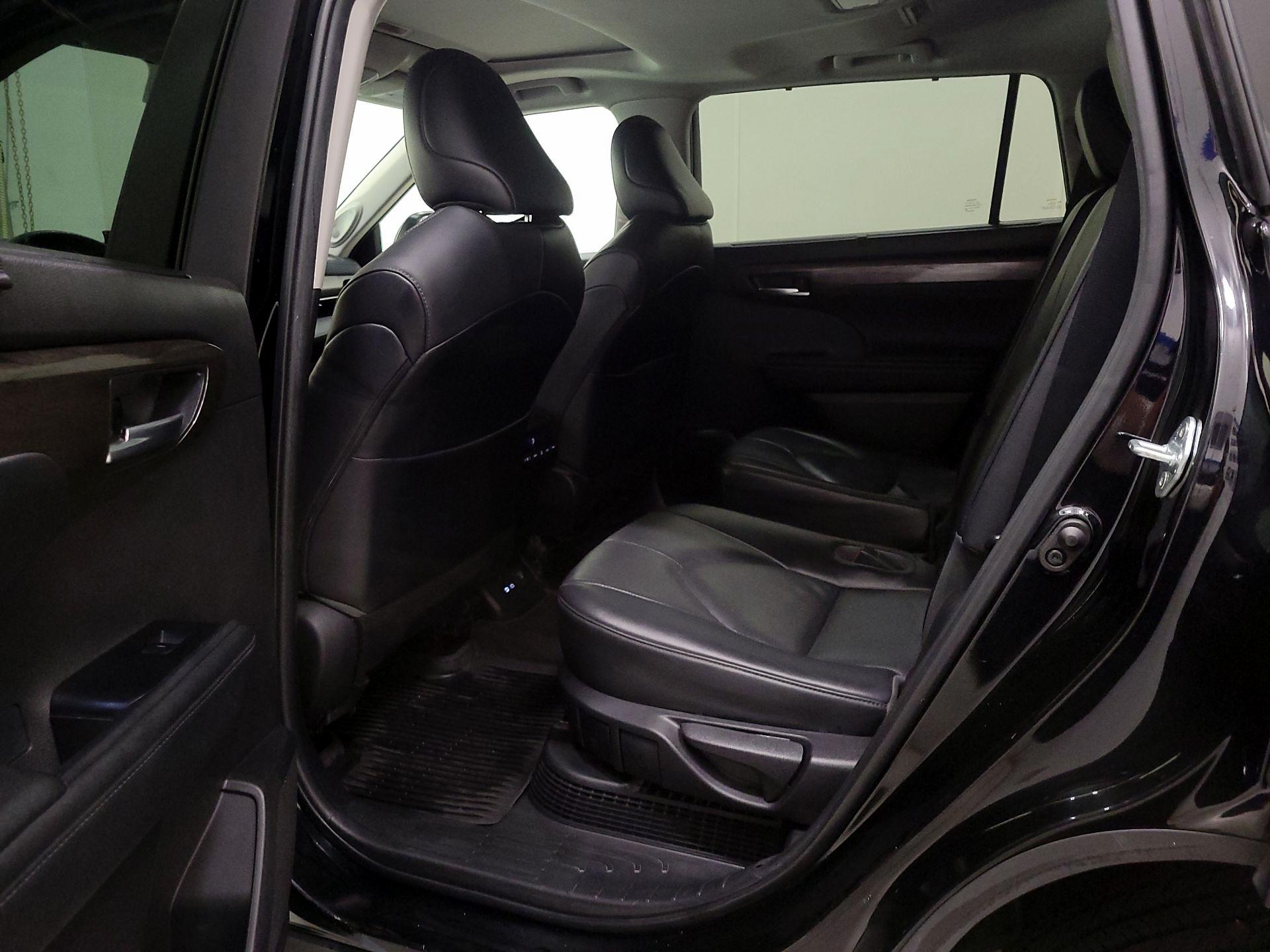 Thumbnail: 2023 Toyota Highlander - 20