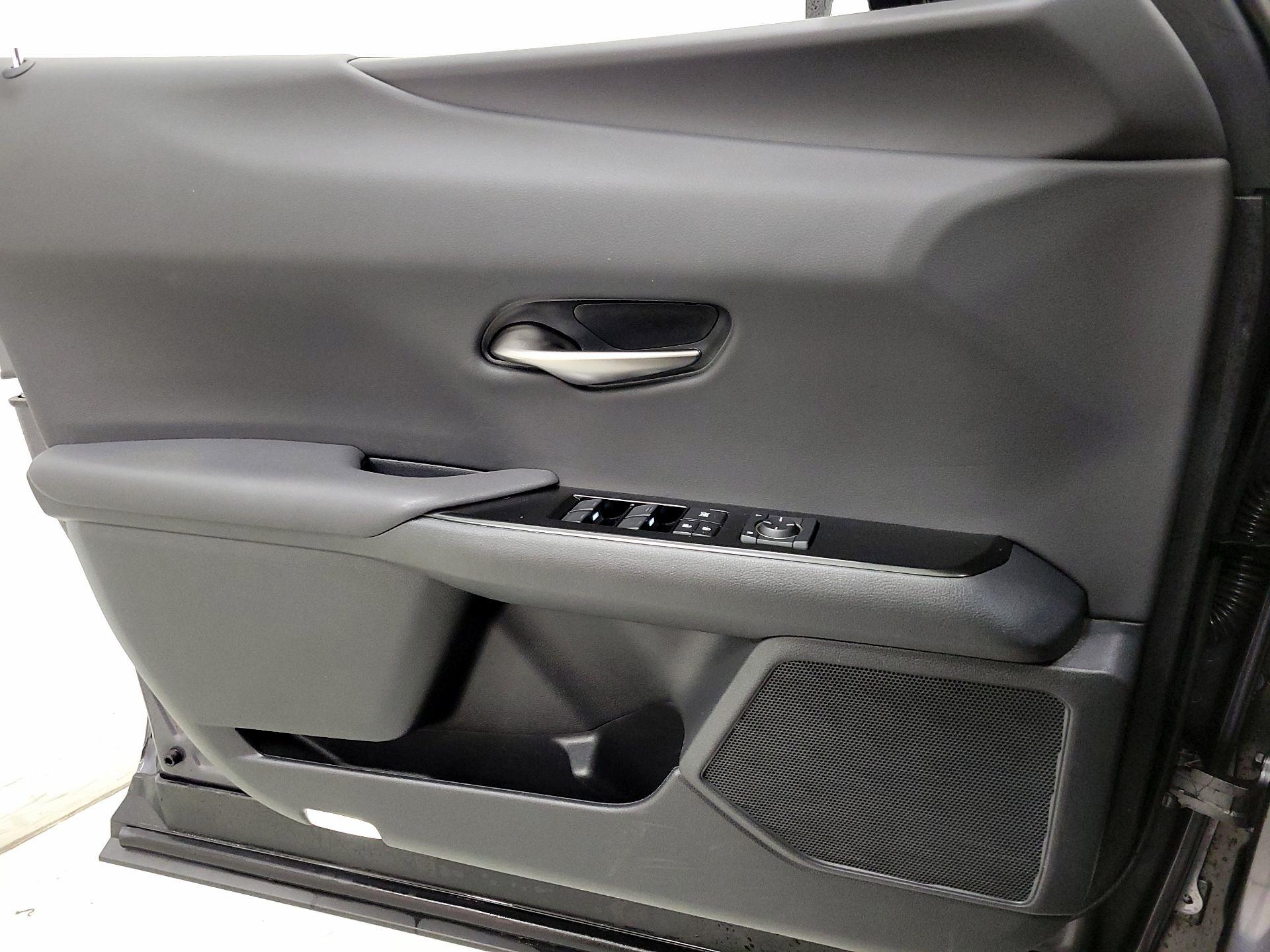 Thumbnail: 2023 Lexus UX - 12