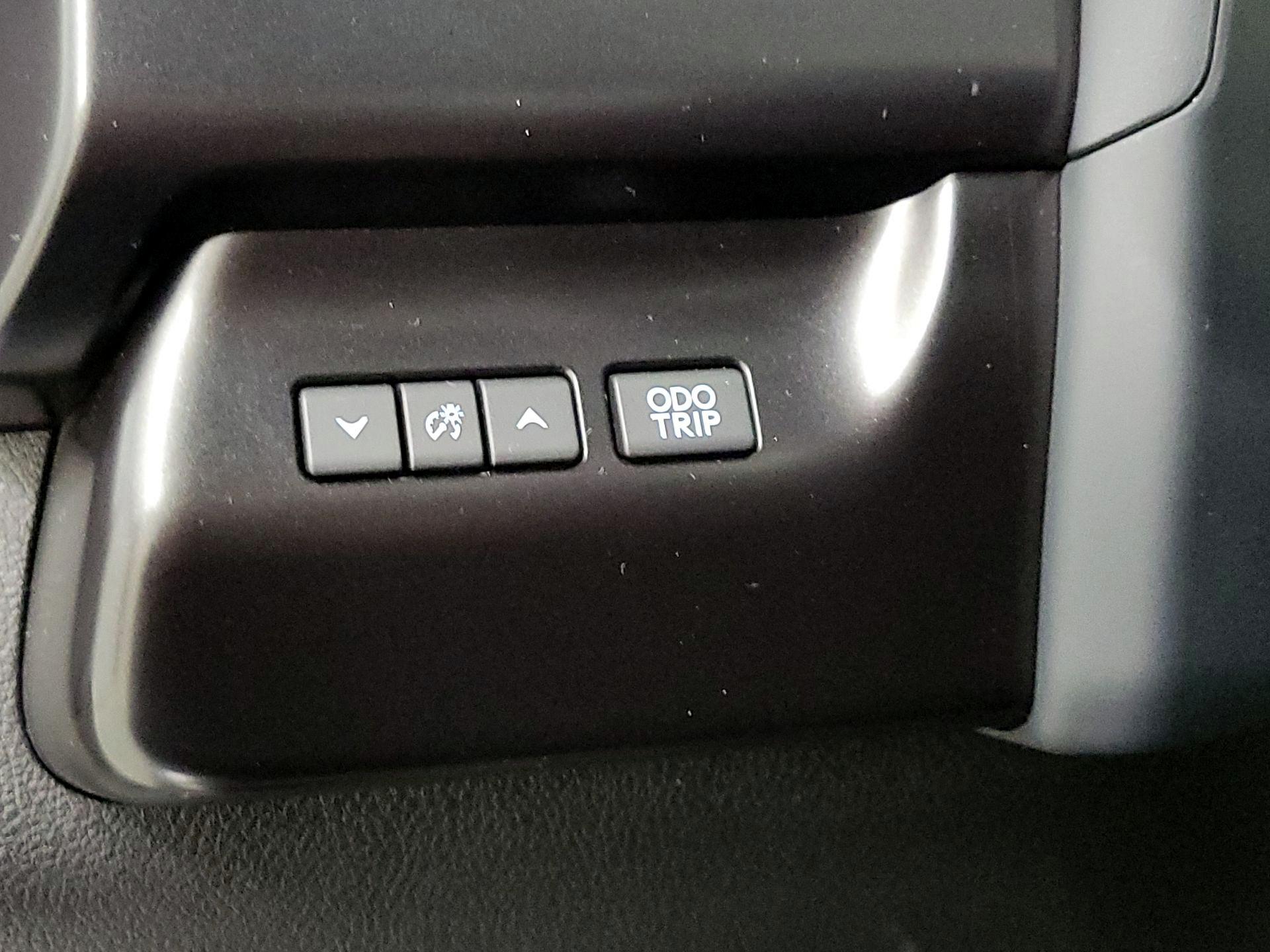 Thumbnail: 2023 Lexus UX - 13