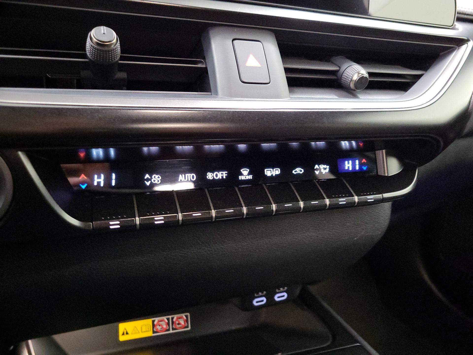 Thumbnail: 2023 Lexus UX - 16