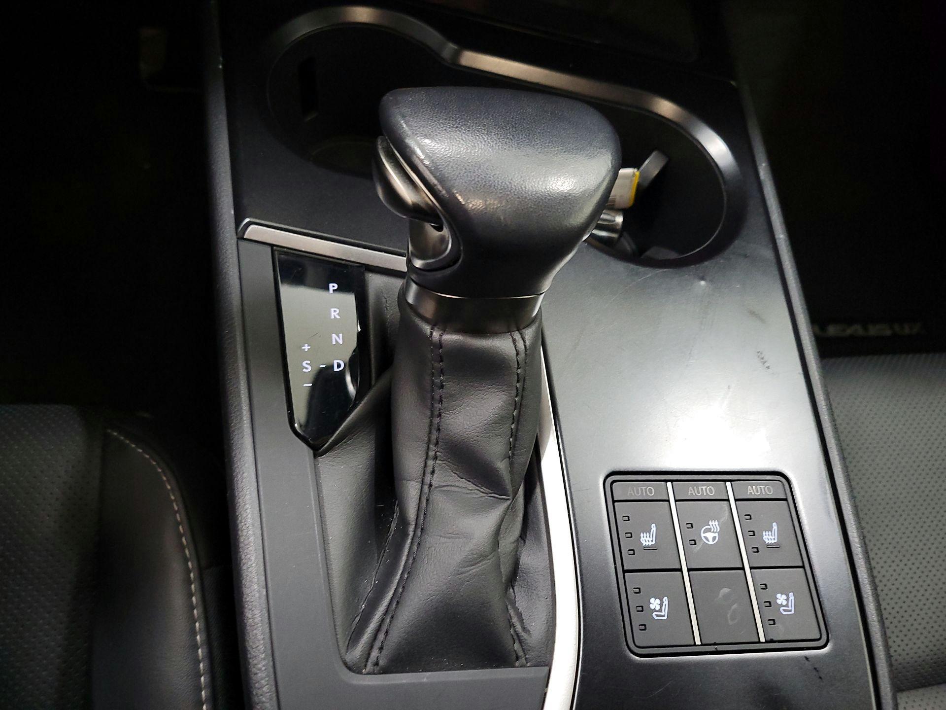 Thumbnail: 2023 Lexus UX - 17