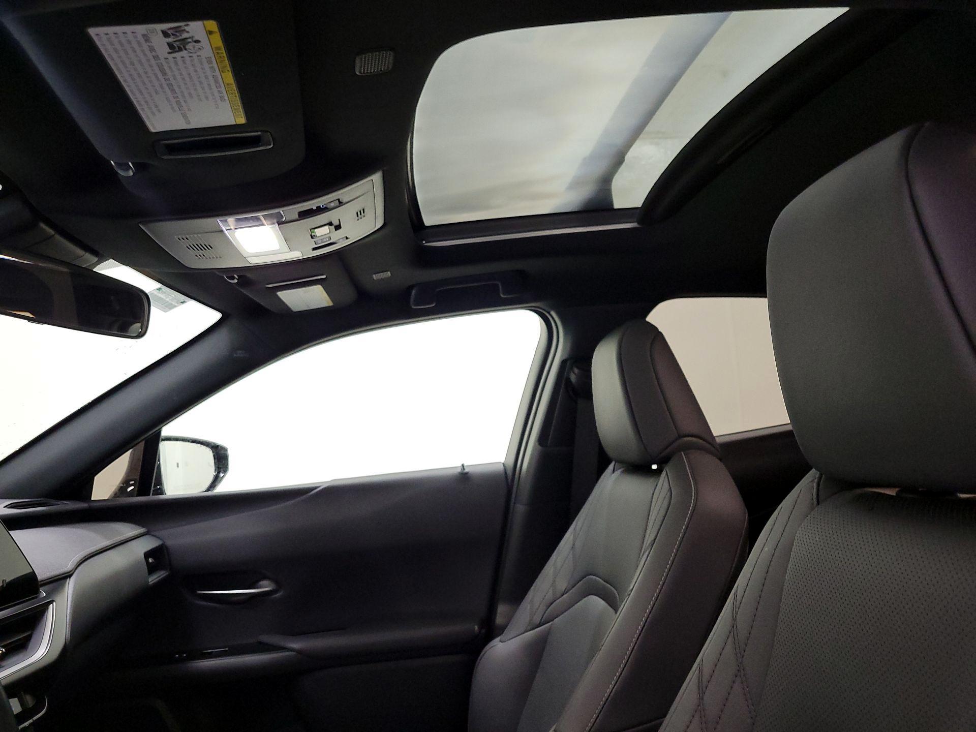 Thumbnail: 2023 Lexus UX - 19