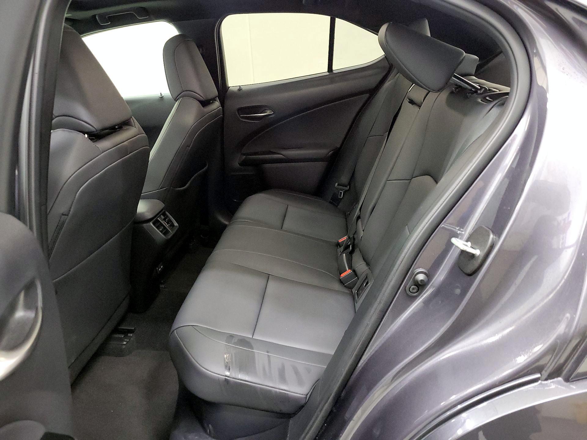 Thumbnail: 2023 Lexus UX - 20