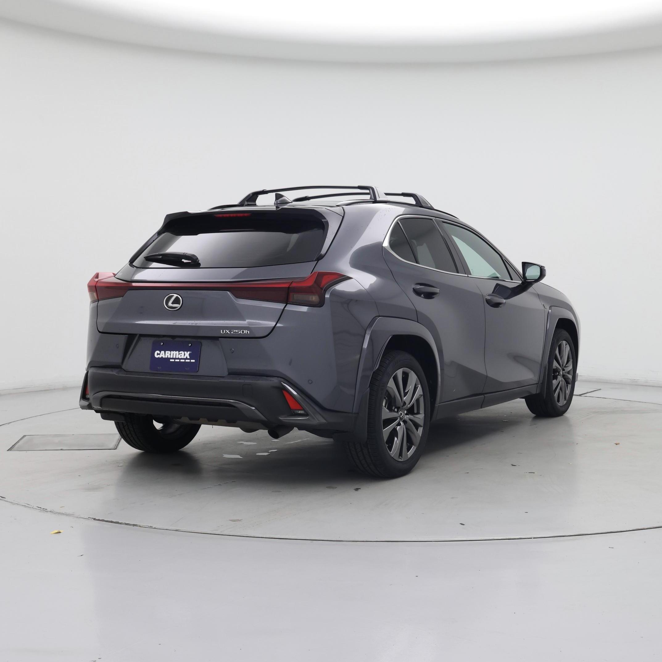 Thumbnail: 2023 Lexus UX - 8