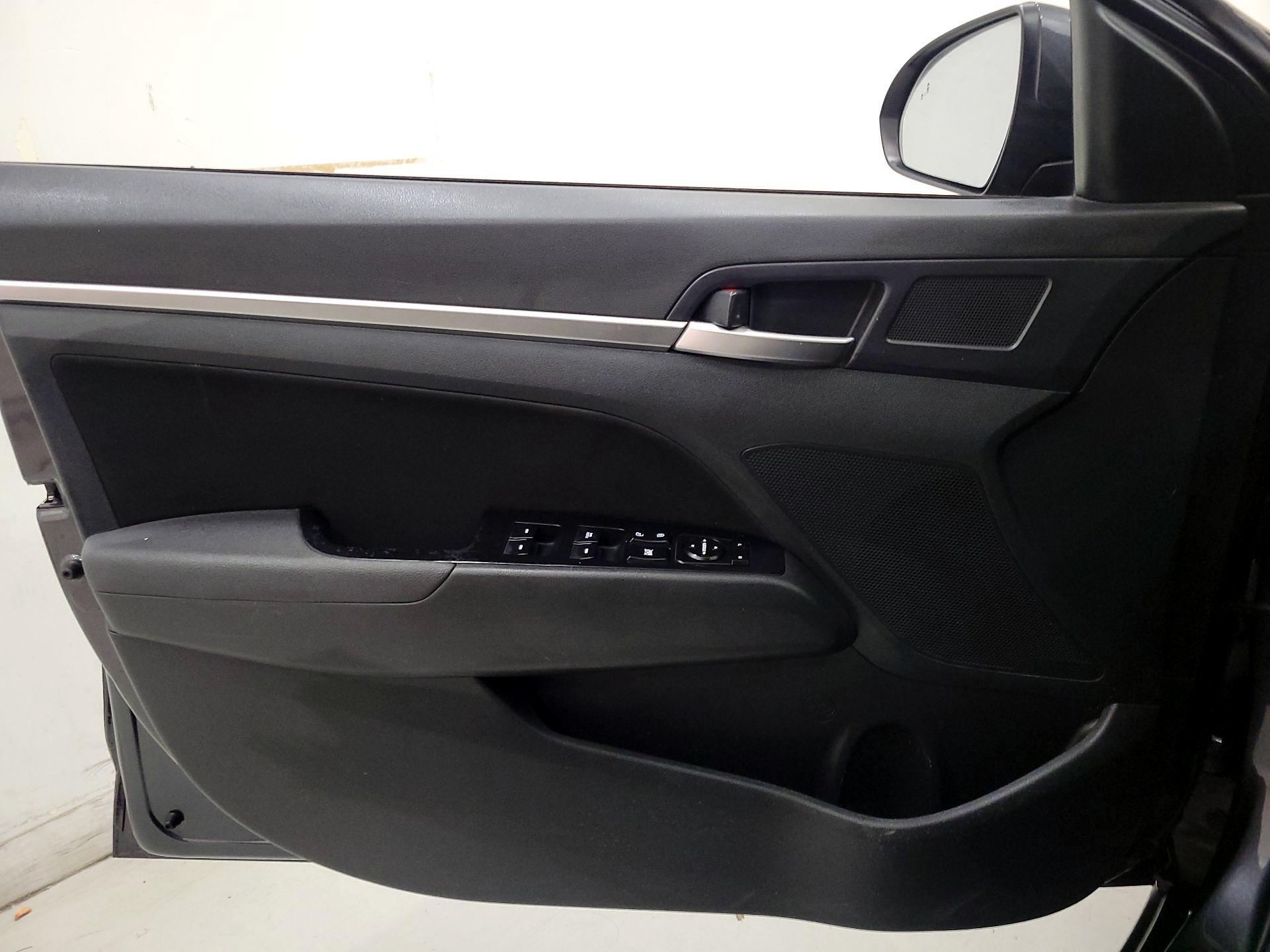 Thumbnail: 2020 Hyundai Elantra - 12