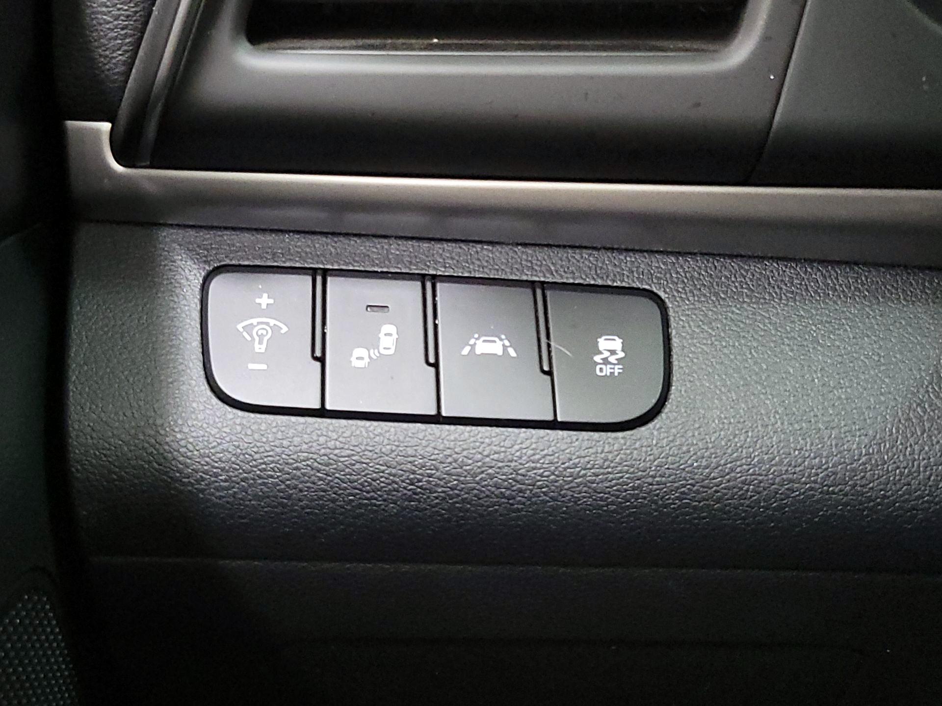 Thumbnail: 2020 Hyundai Elantra - 13