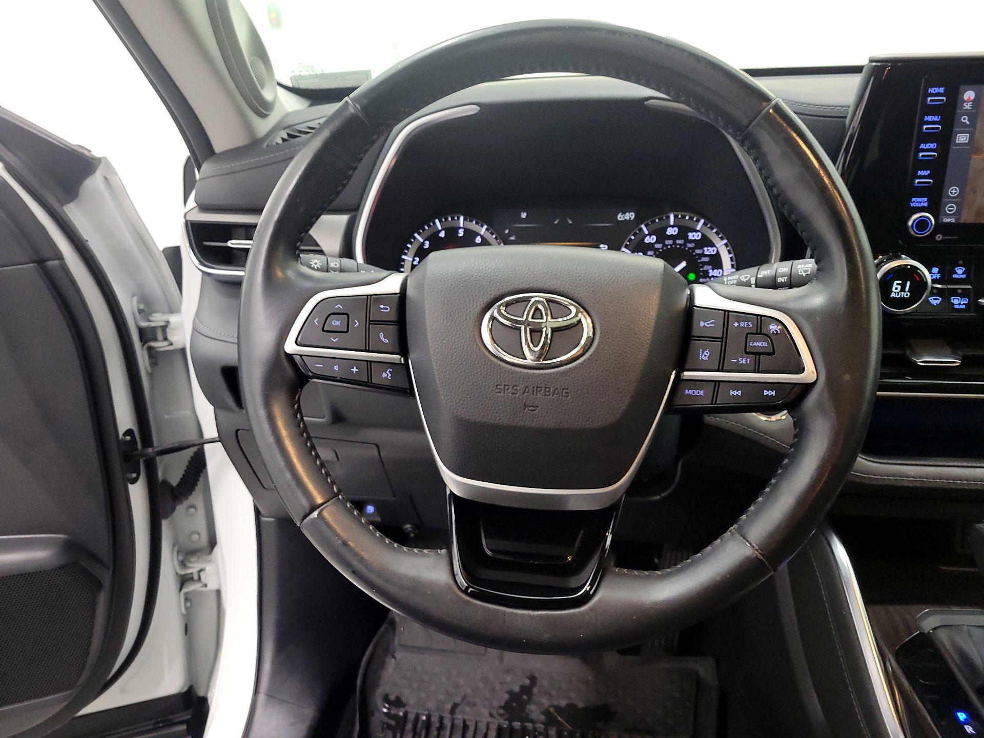 Thumbnail: 2022 Toyota Highlander - 10