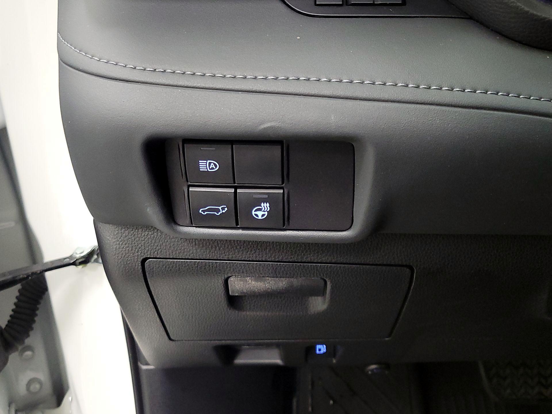 Thumbnail: 2022 Toyota Highlander - 13