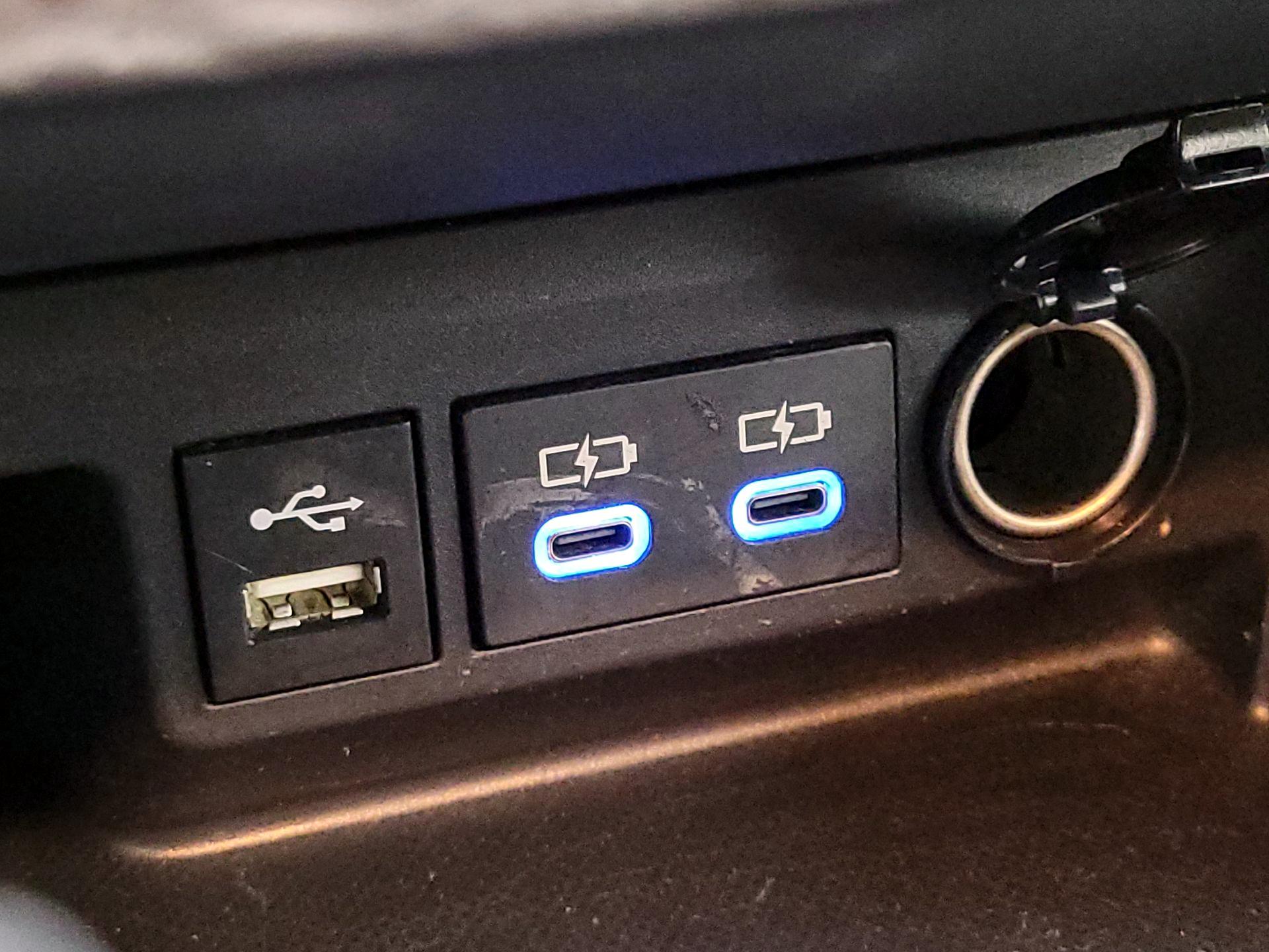 Thumbnail: 2022 Toyota Highlander - 19