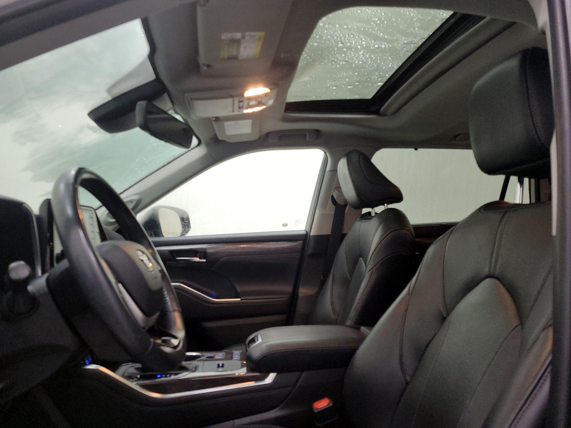 Thumbnail: 2022 Toyota Highlander - 20