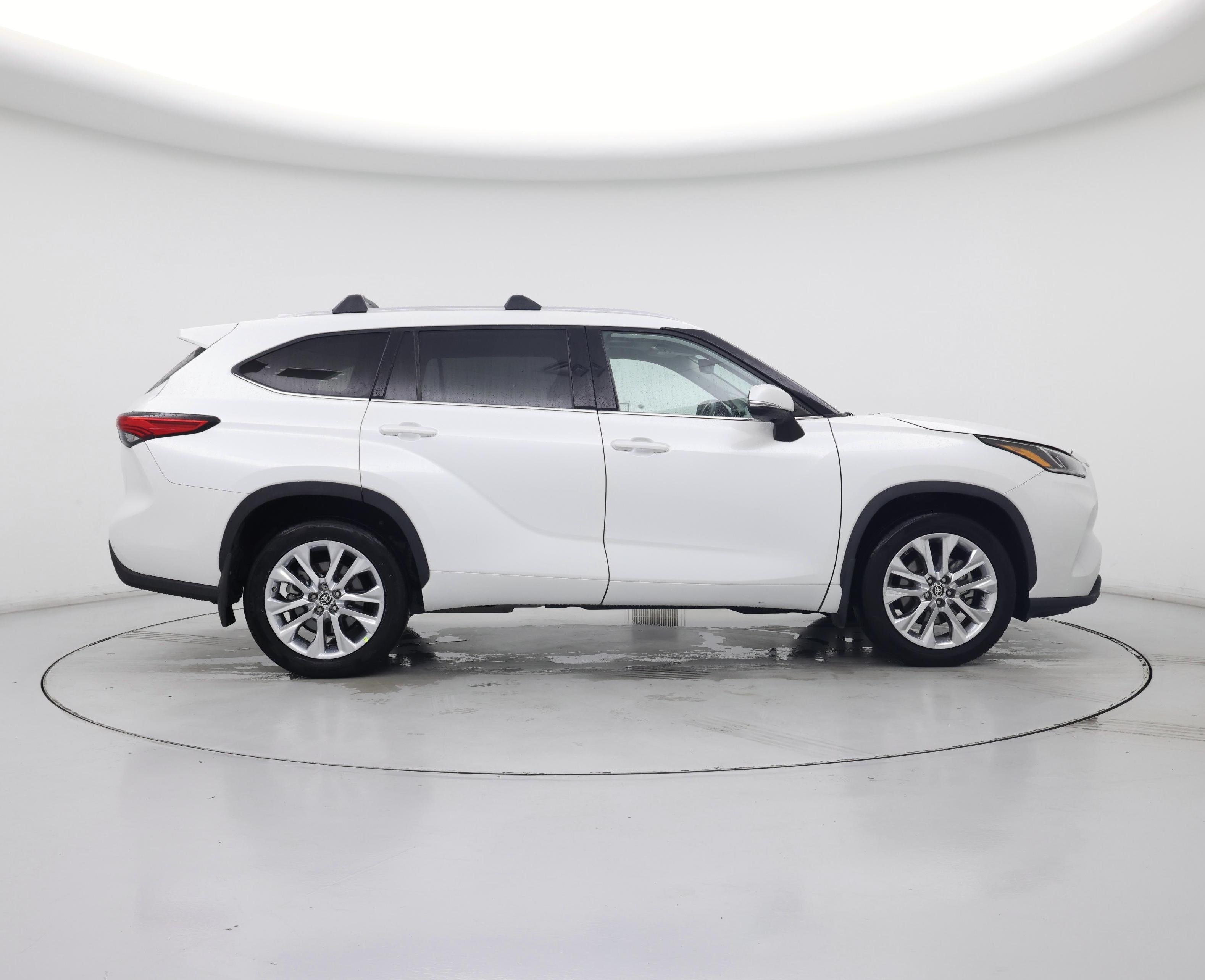 Thumbnail: 2022 Toyota Highlander - 7