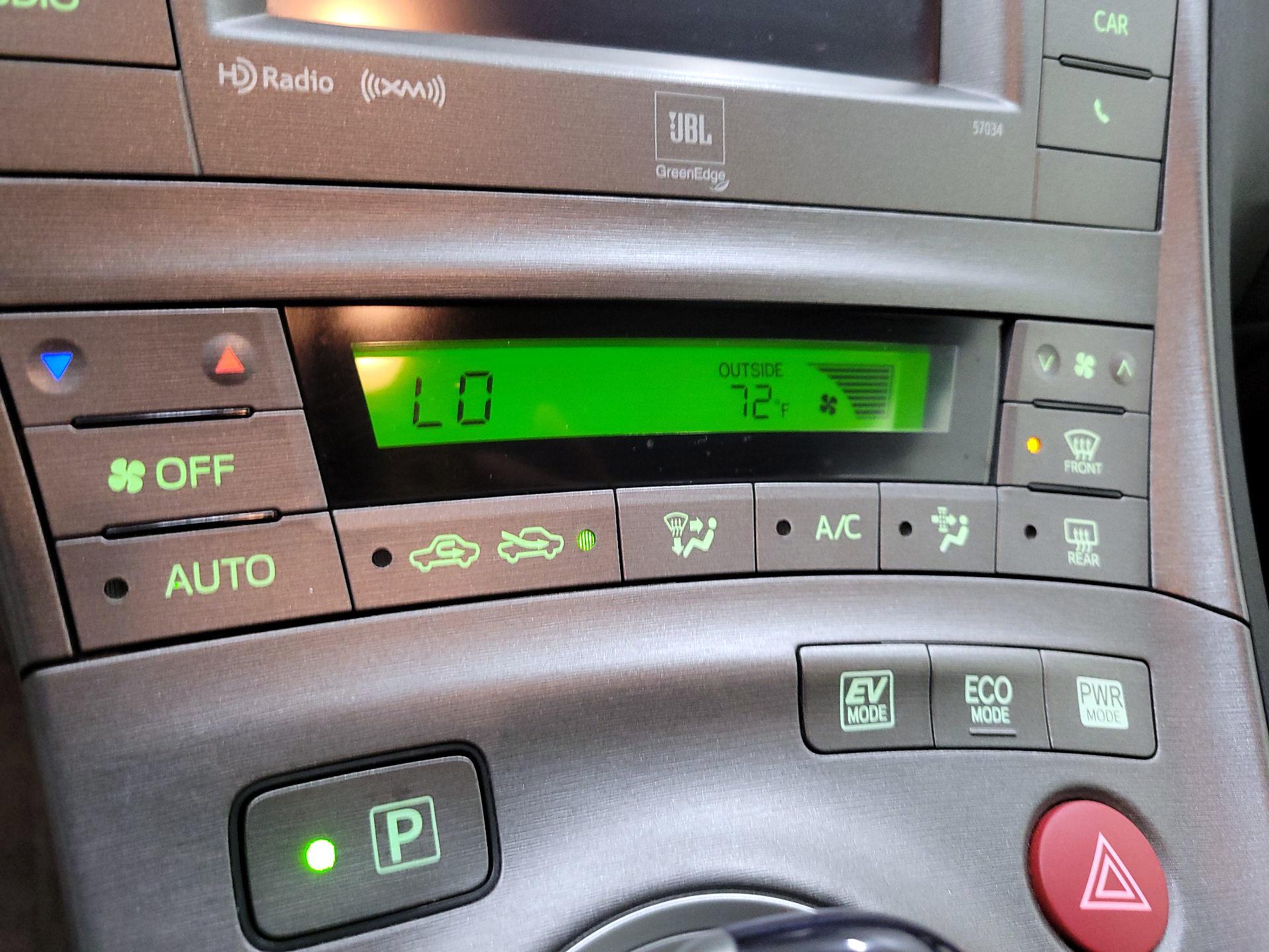 Thumbnail: 2014 Toyota Prius - 16