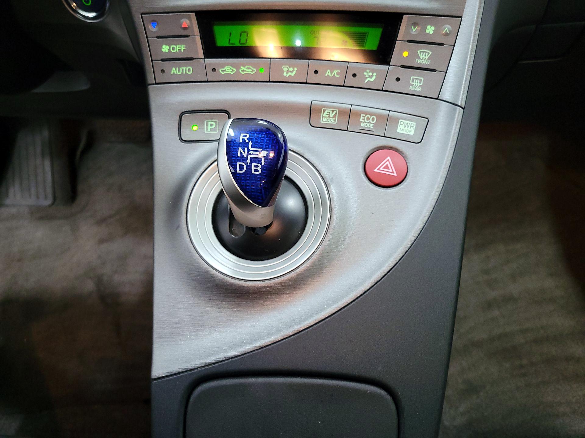 Thumbnail: 2014 Toyota Prius - 17